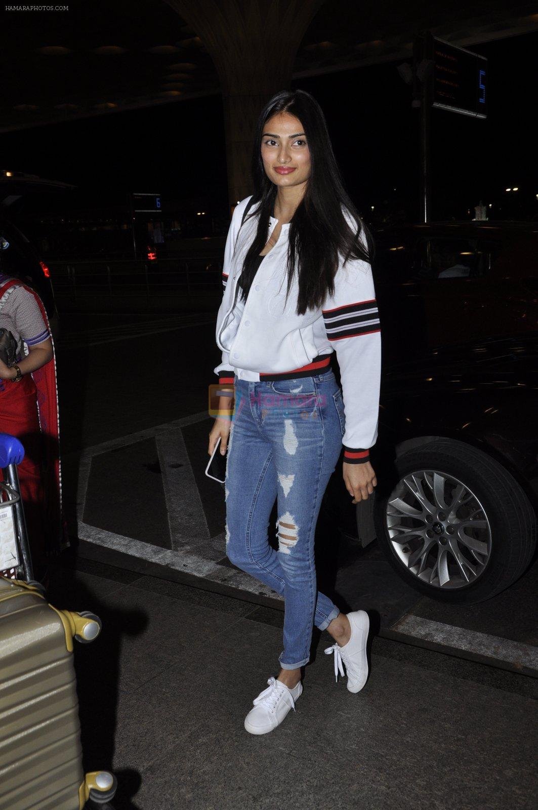 Athiya Shetty snapped at airport on 8th June 2016