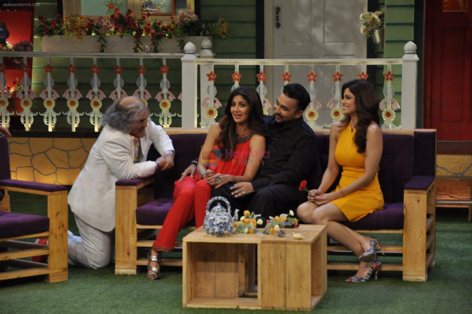 Shilpa Shetty, Raj Kundra, Shamita Shetty on the sets of Kapil Sharma show on 9th June 2016