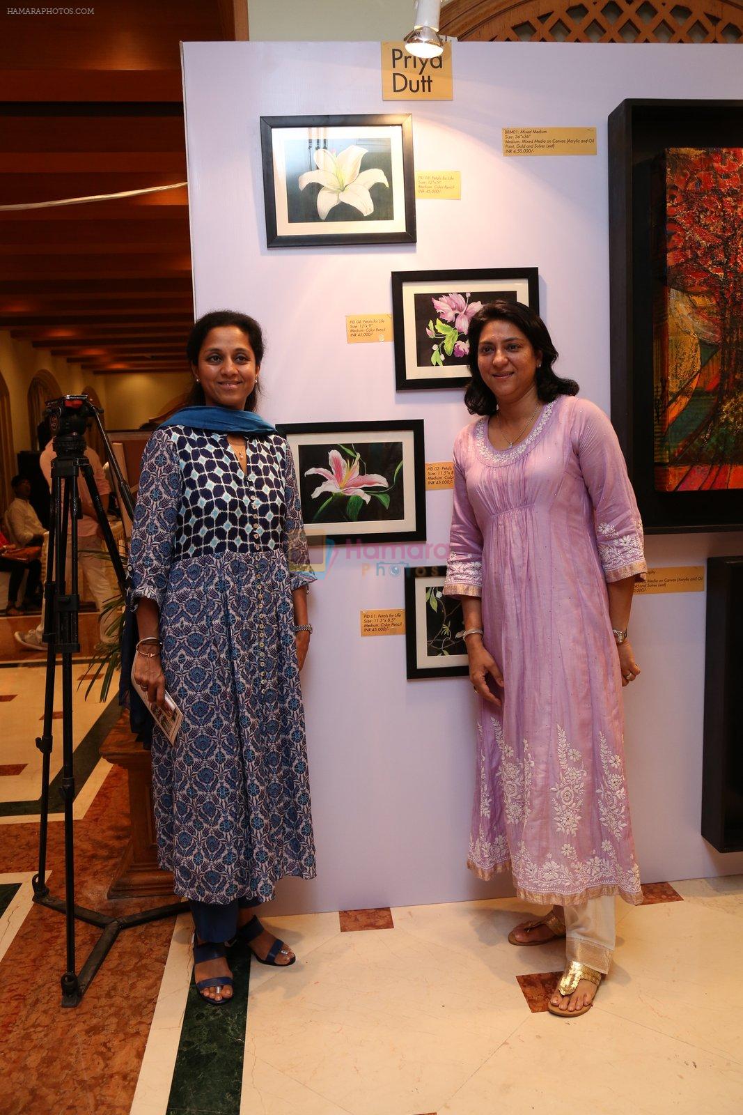 Priya Dutt at Nargis Dutt Foundation art event on 11th June 2016
