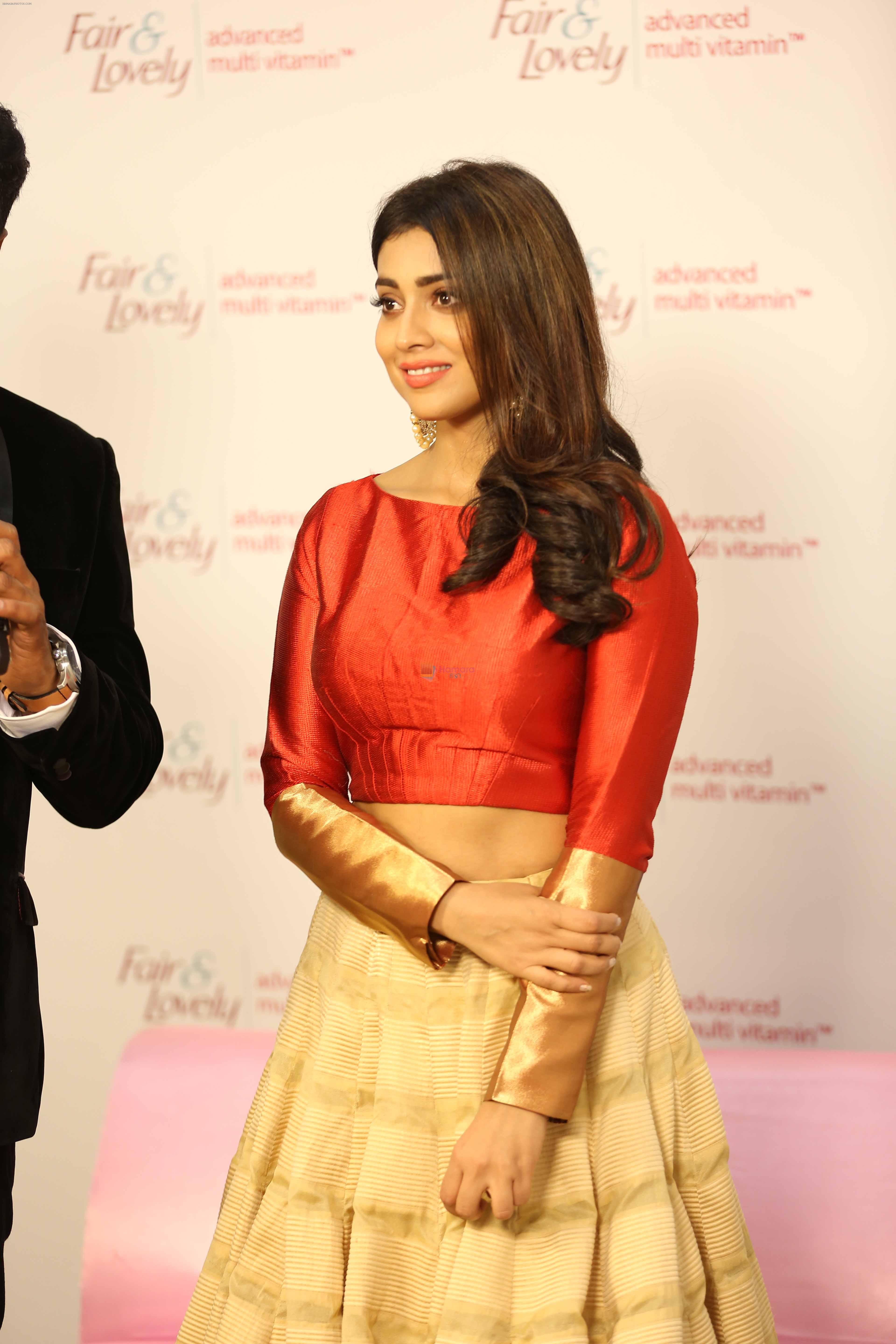 Shriya Saran at CINEMAA AWARDS red carpet on 13th June 2016
