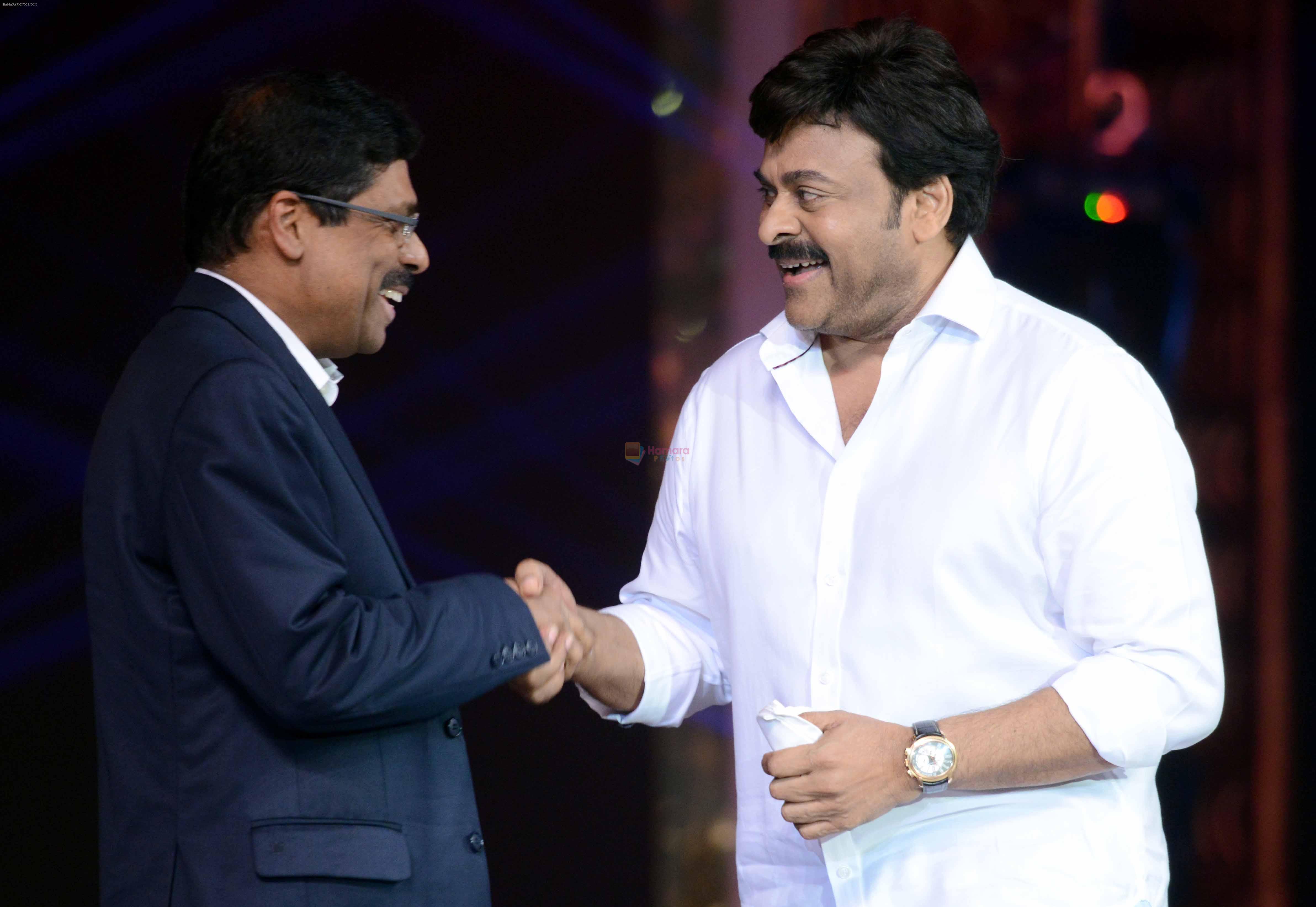 Chiranjeevi at CINEMAA AWARDS red carpet on 13th June 2016