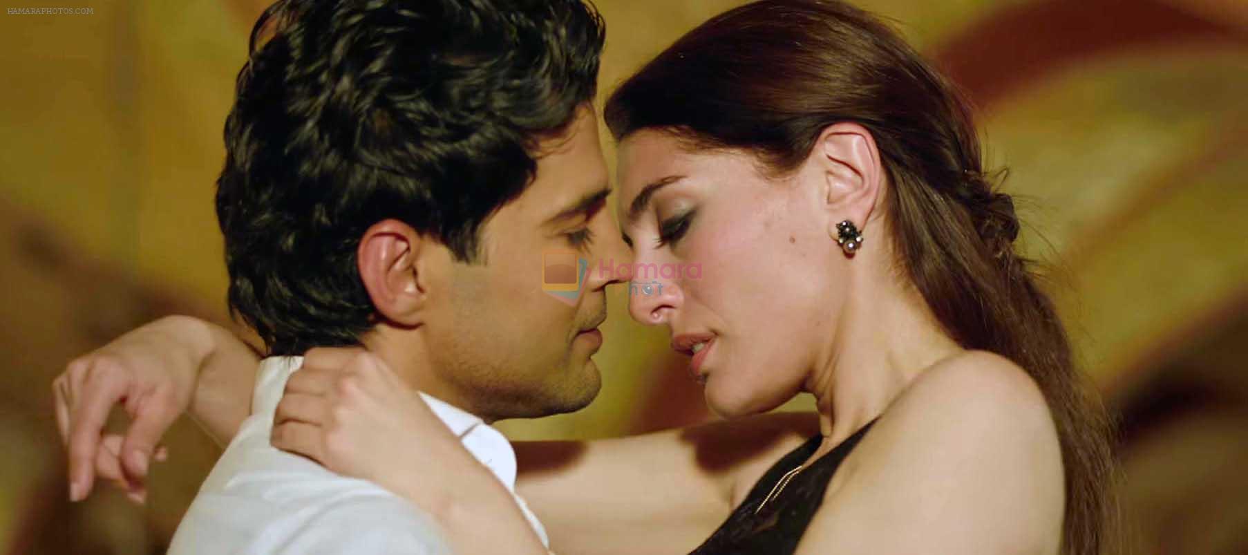 Caterina Murino, Rajeev Khandelwal in Fever Movie Stills