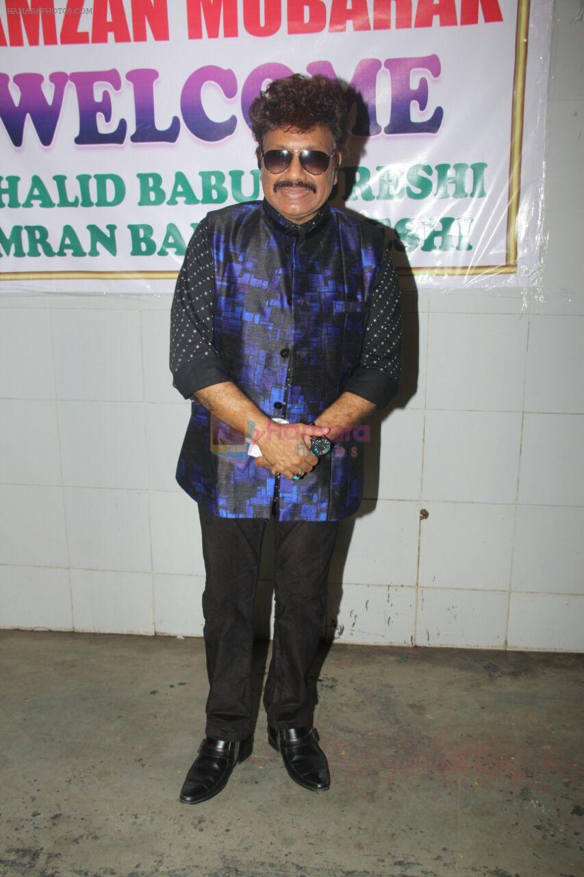 Shravan Rathod graces an Iftaar party in Bandra on 16th June 2016