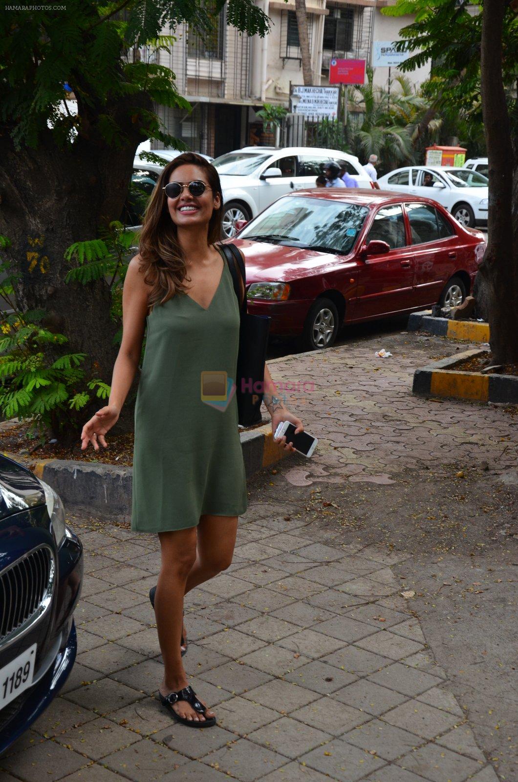 Esha Gupta snapped as she enters a spa on June 18, 2016