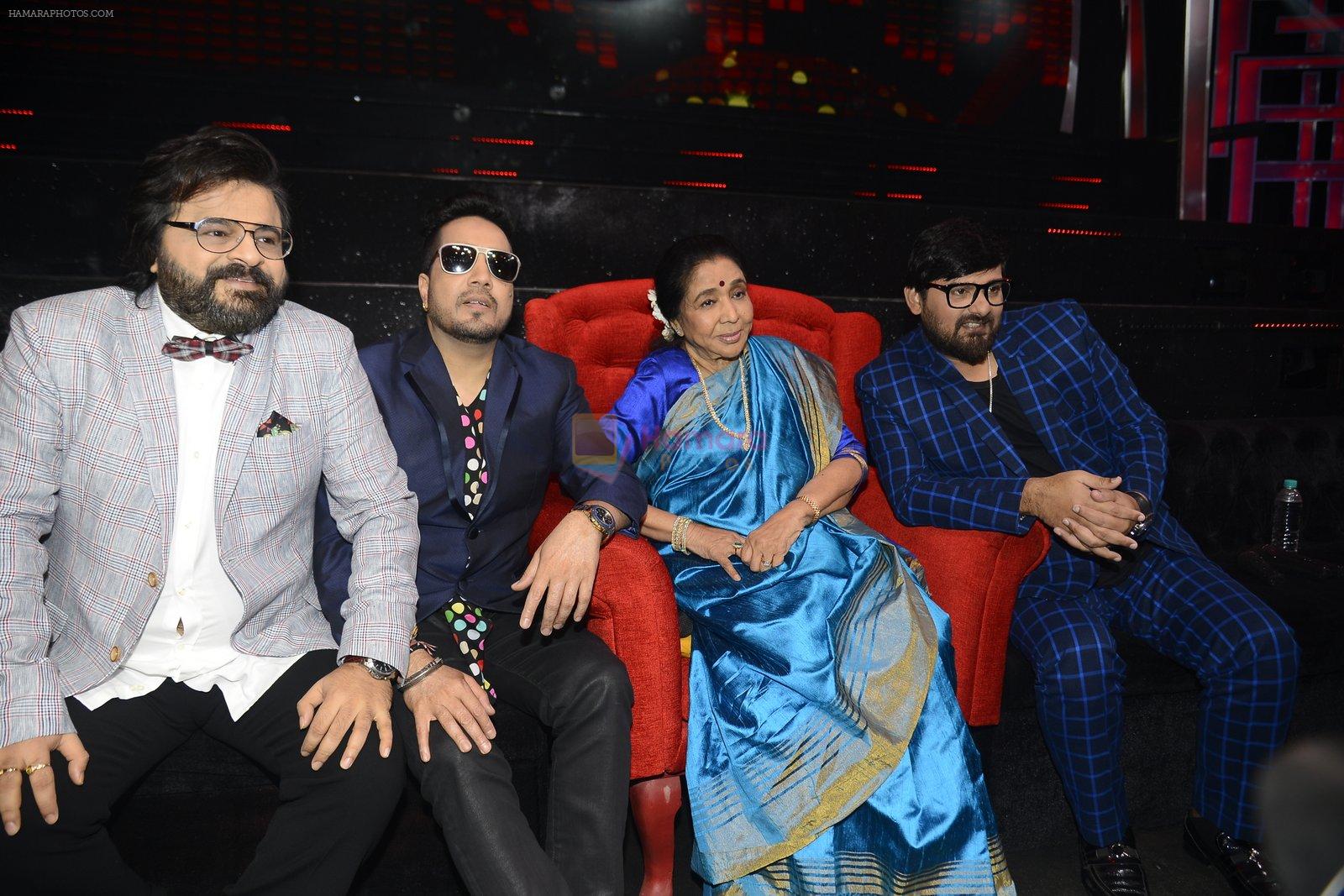 Asha Bhosle, Pritam Chakraborty, Mika Singh, Wajid on the sets of SAREGAMA on 21st June 2016