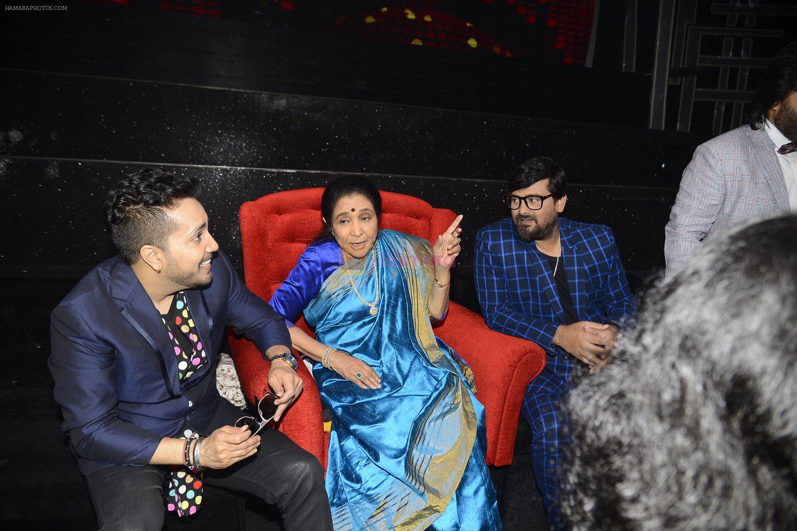 Asha Bhosle, Pritam Chakraborty, Wajid on the sets of SAREGAMA on 21st June 2016