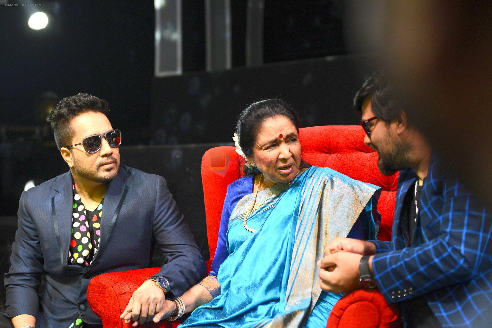 Asha Bhosle, Pritam Chakraborty, Wajid on the sets of SAREGAMA on 21st June 2016