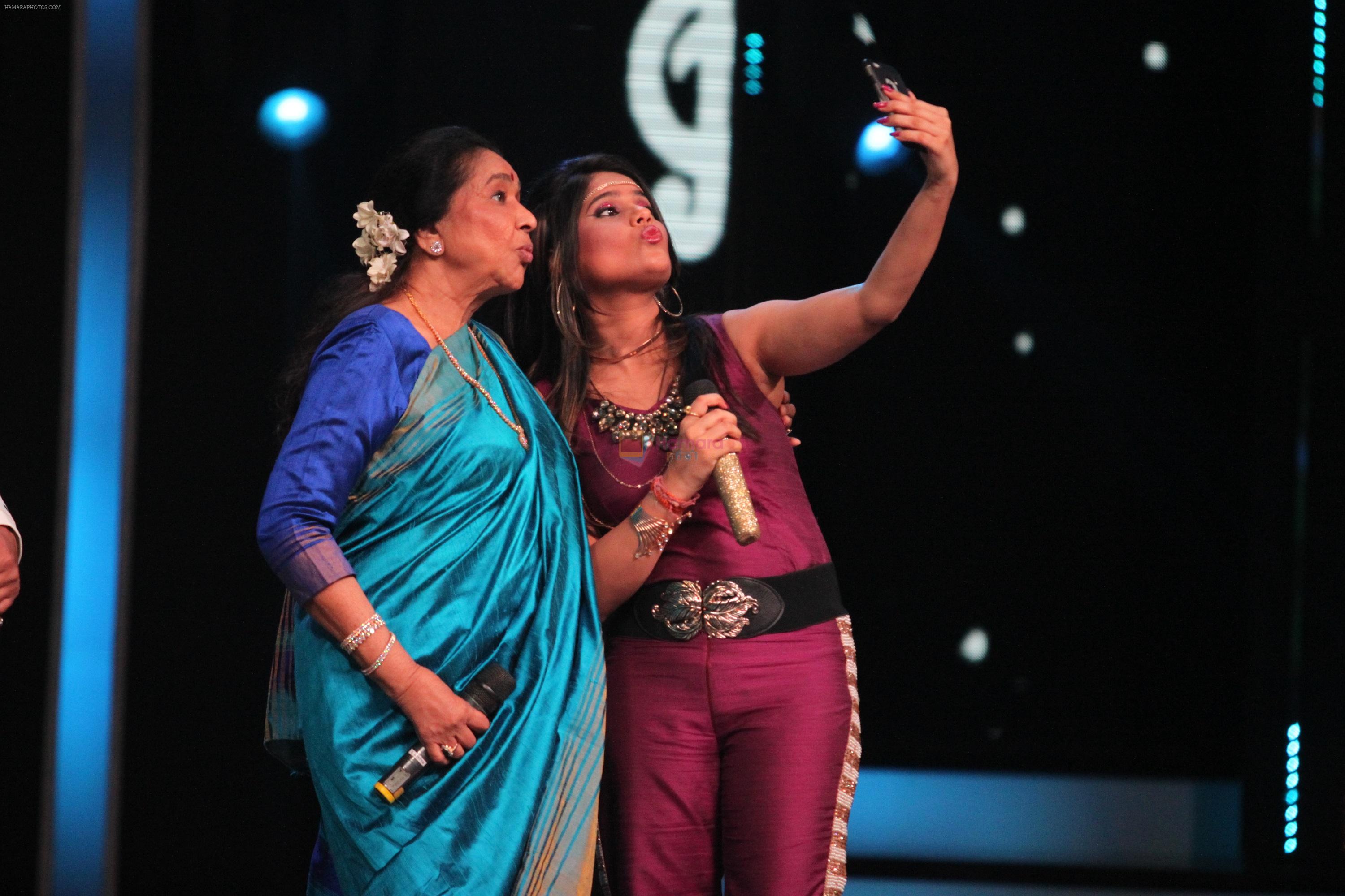 Asha Bhosle on the sets of Sa Re Ga Ma Pa on 21st June 2016