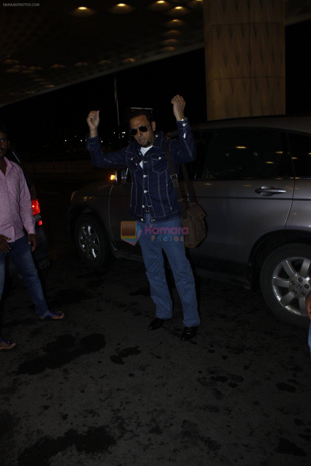 Gulshan Grover leaves for IIFA on Day 2 on 21st June 2016