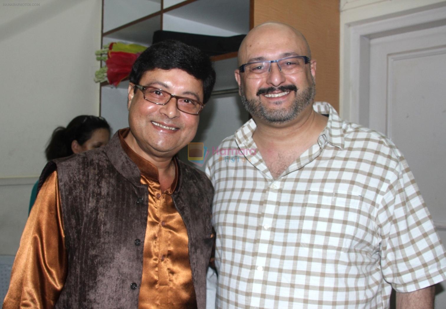 Sachin Pilgaonkar and Raju Singh at Love You Pancham concert in celebration of Pancham da's 77th birth anniversary at Shanmukhananda hall, Sion.