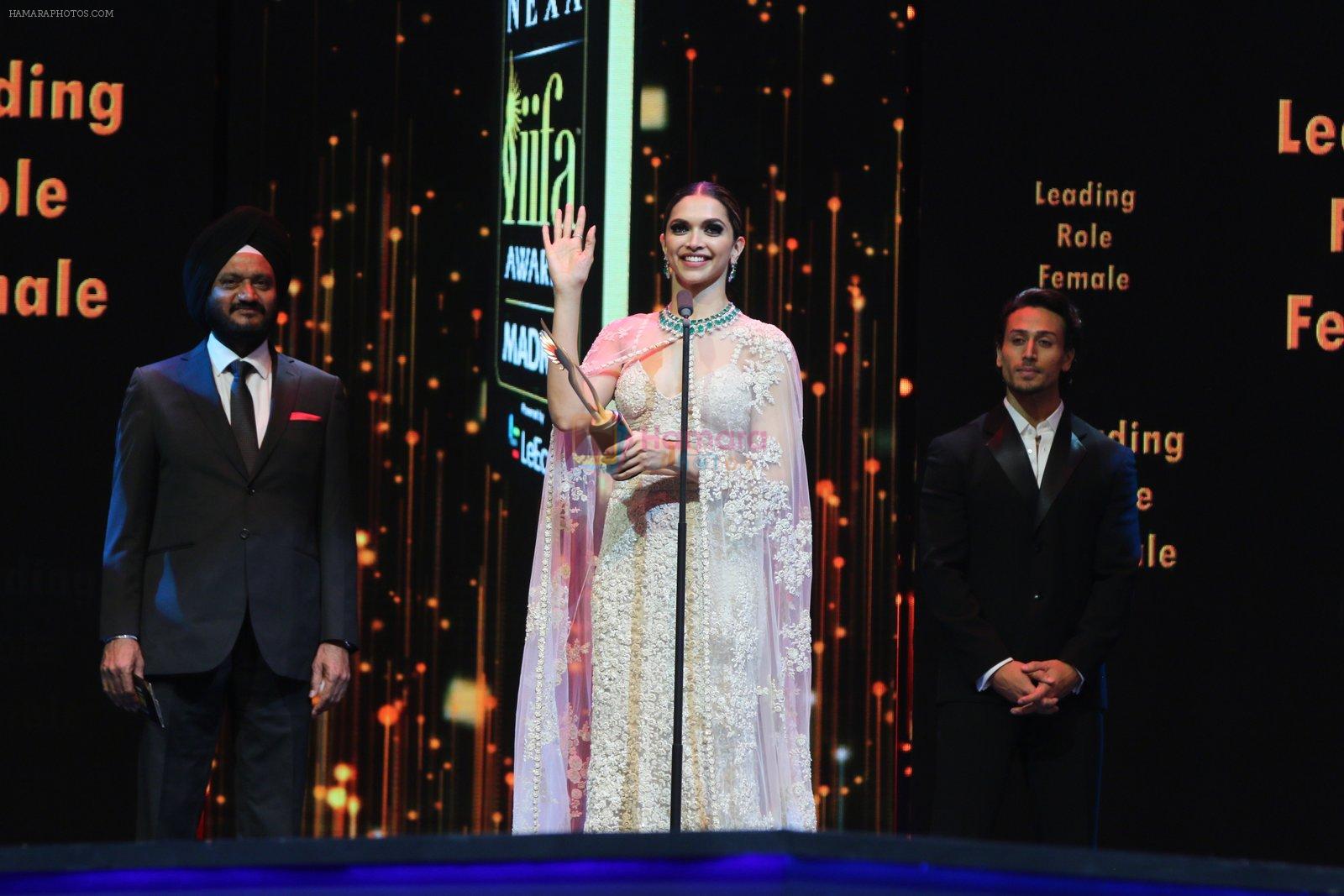Deepika Padukone at NEXA IIFA Awards 2016