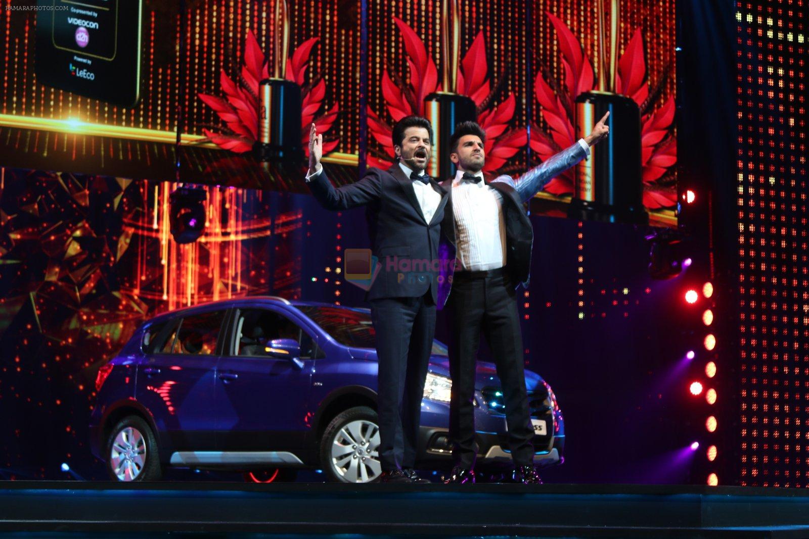 Anil Kapoor and and Ranveer Singh at NEXA IIFA Awards 2016