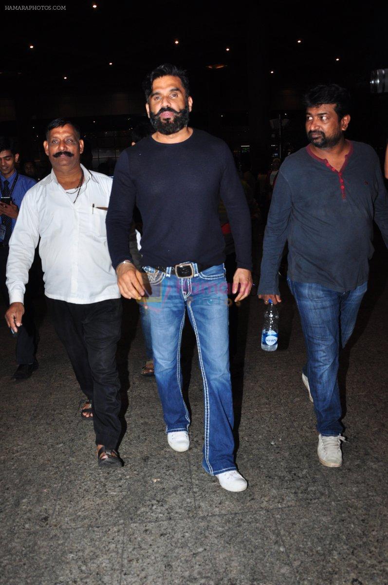 Sunil Shetty snapped at airport in Mumbai on 30th June 2016