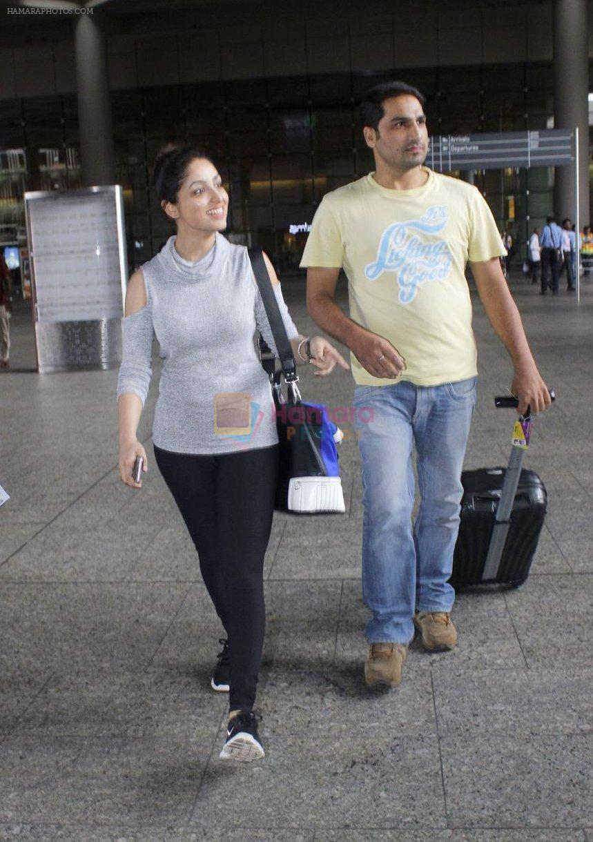 Yami Gautam snapped at Airport in Mumbai on 6th July 2016