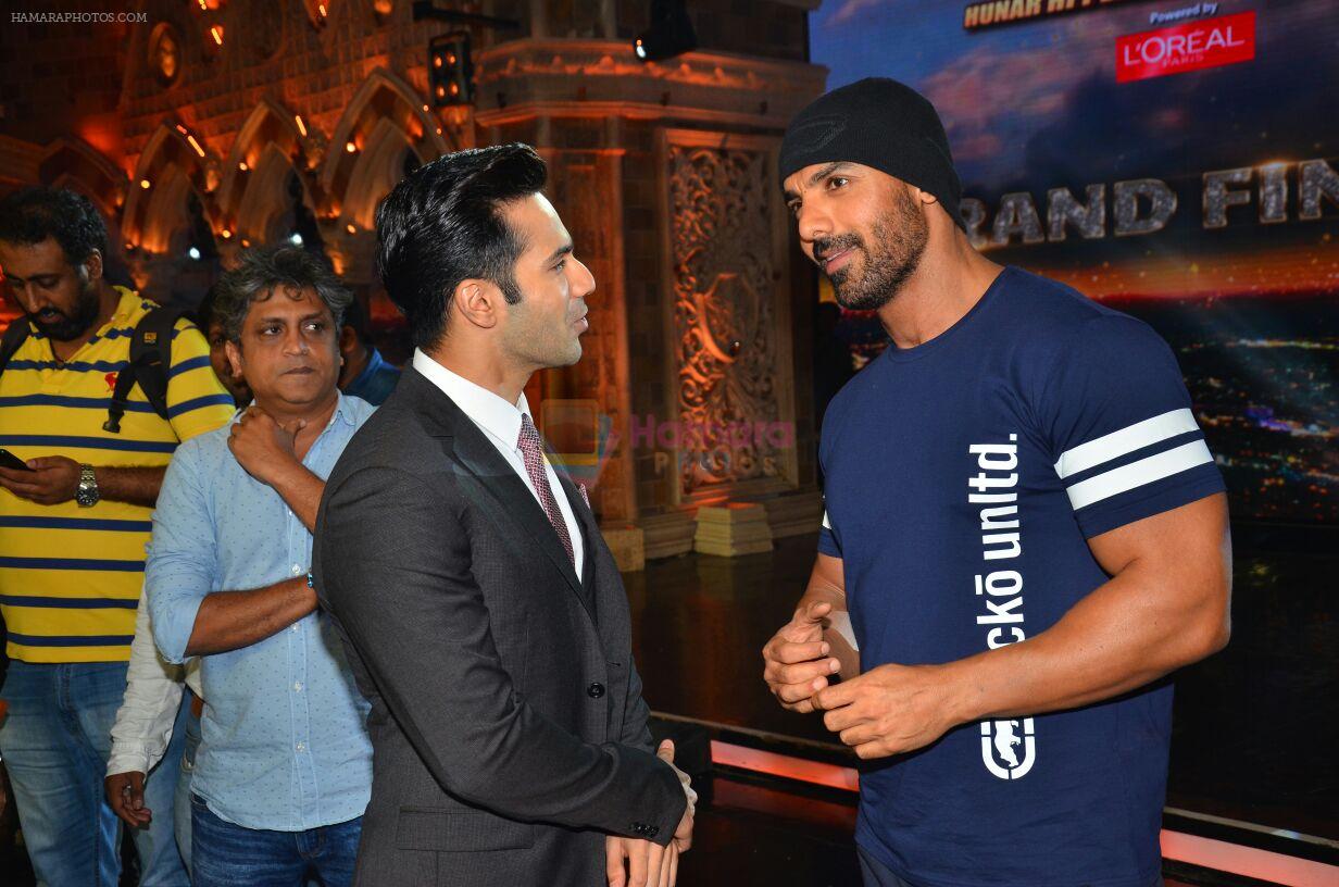 John Abraham, Varun Dhawan pomote Dishoom on the sets of India's Got Talent on 6th July 2016