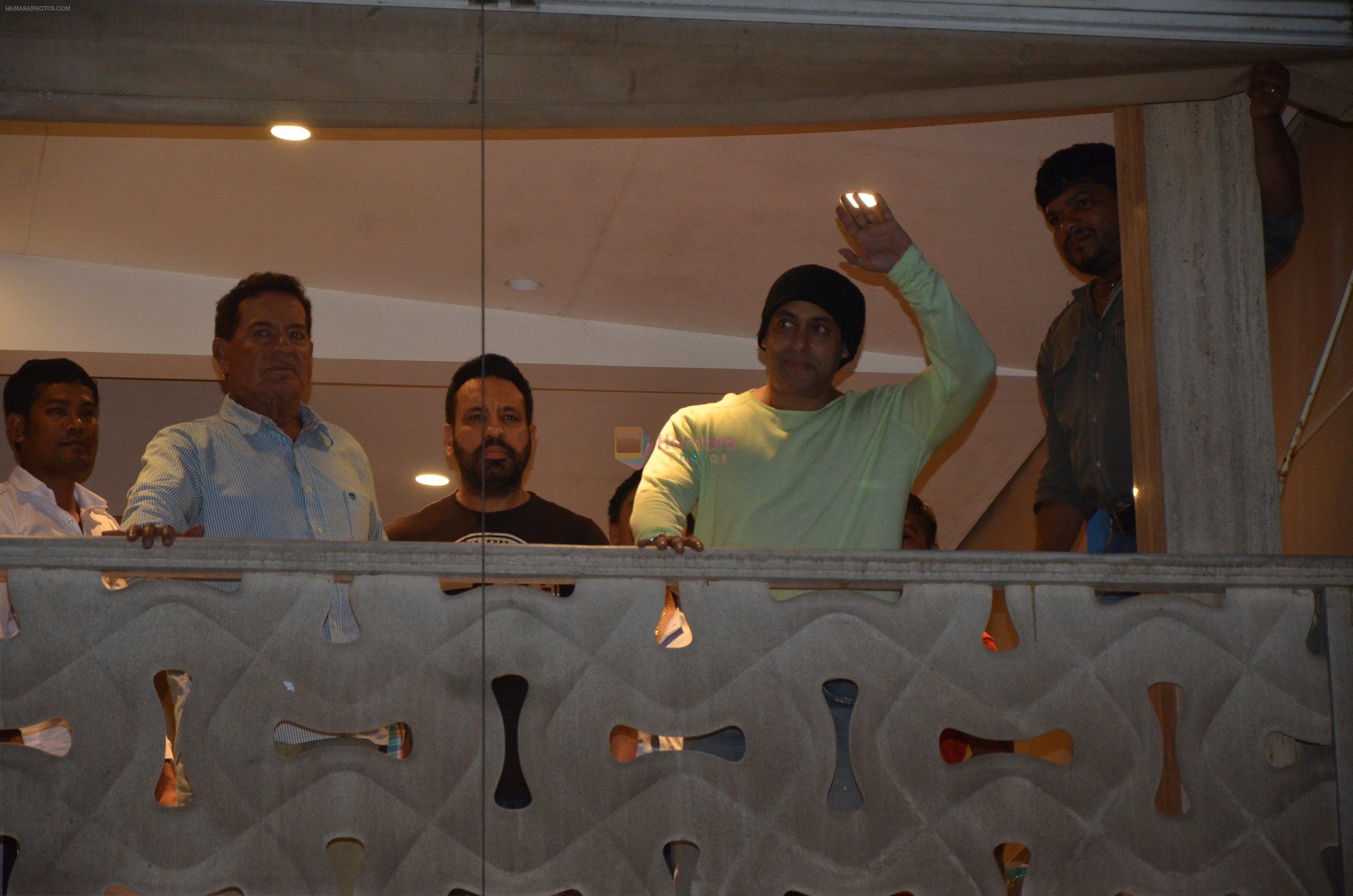 Salman Khan at galaxy in Mumbai on 7th July 2016