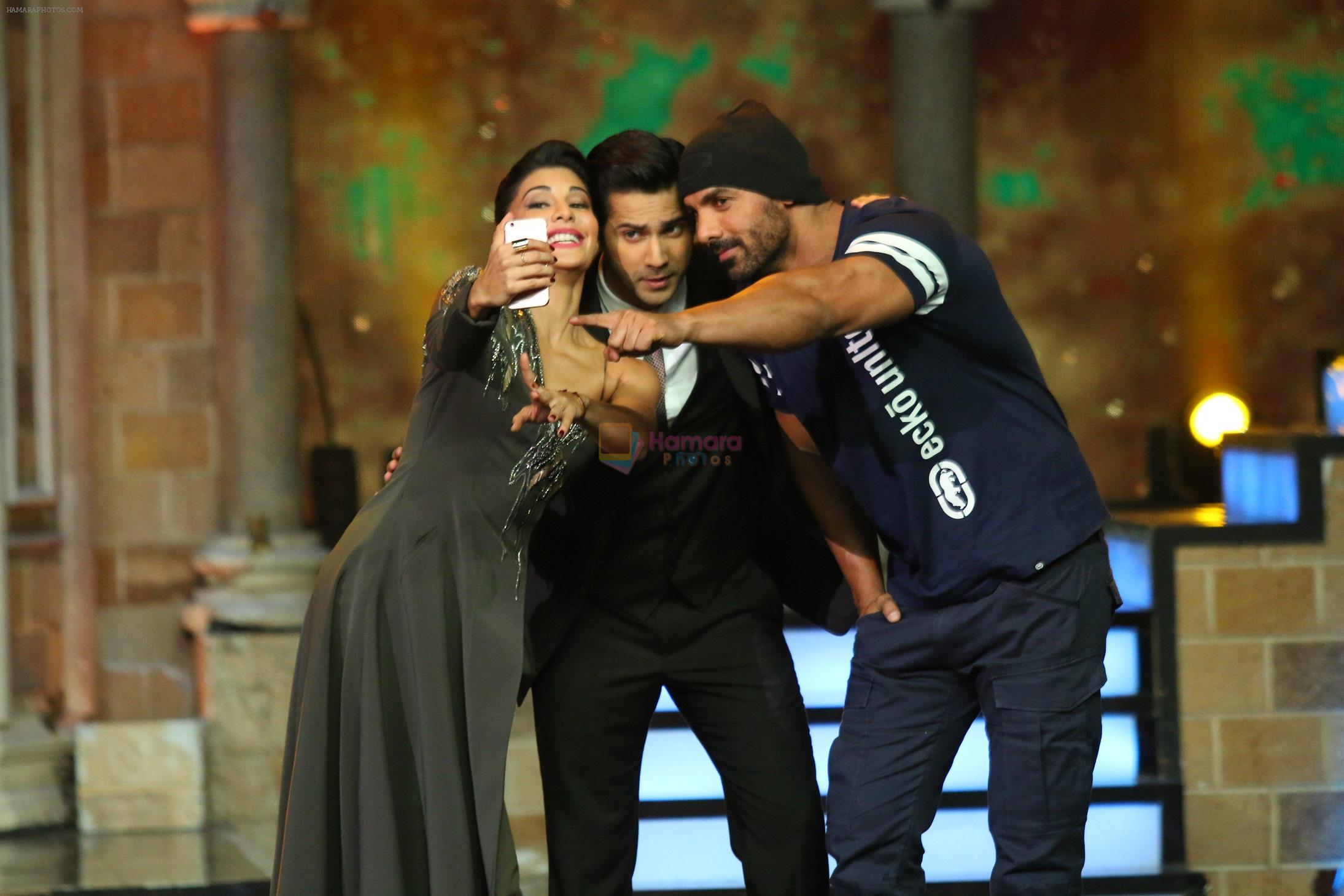 The Dishoom cast - John Abraham, Varun Dhawan and Jacquleine Fernandez taking a selfie on India's Got Talent Grand Finale