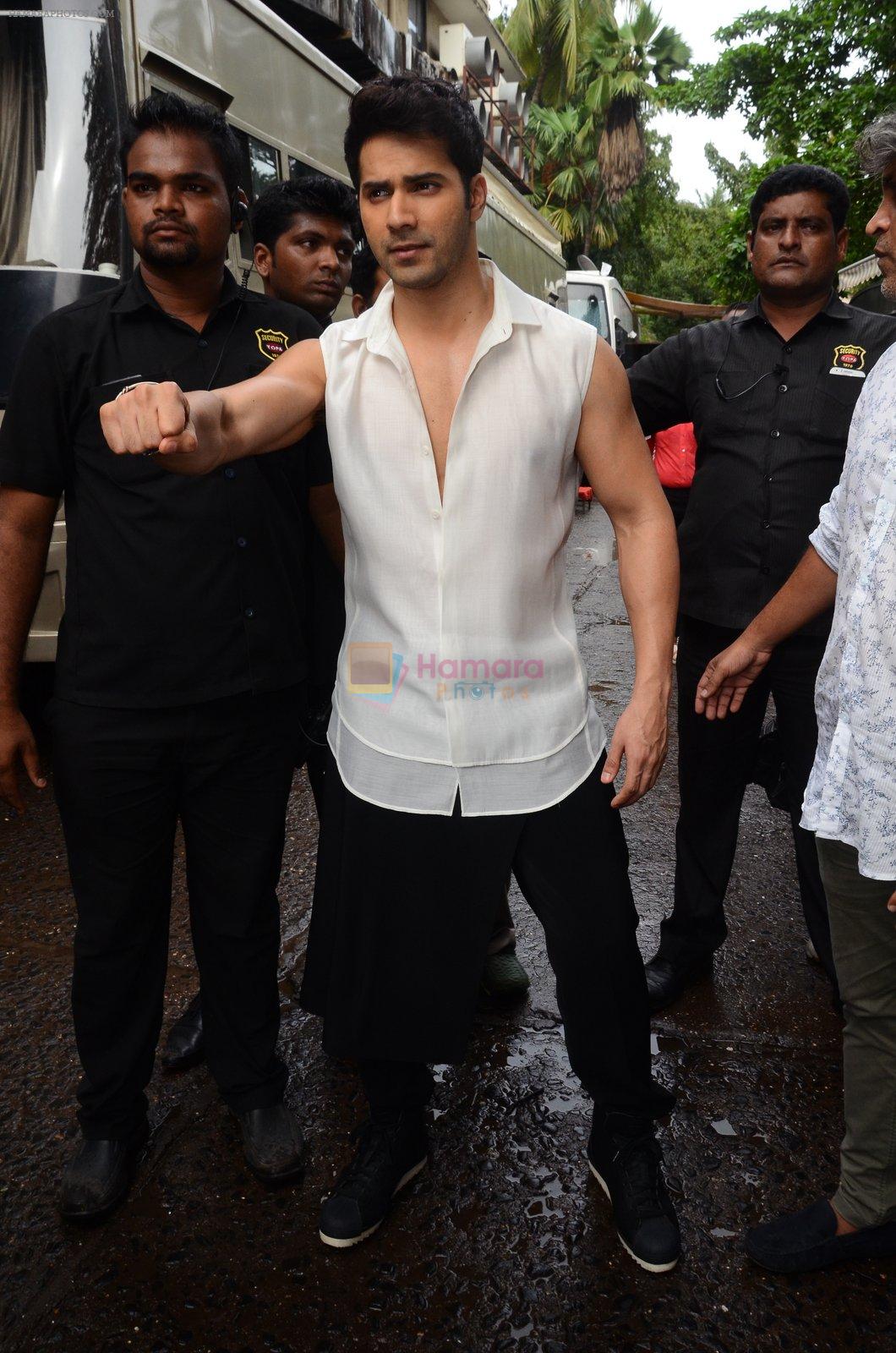 Varun Dhawan snapped on the sets of So You Think you can dance on 12th July 2016-1