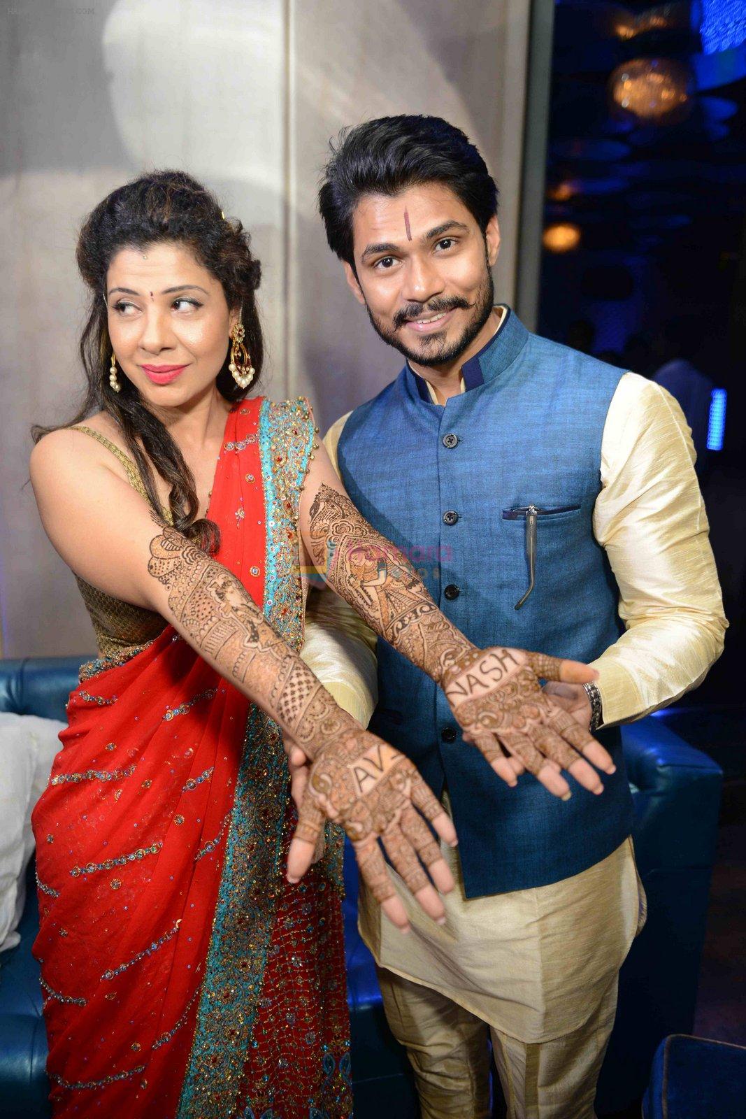 Sambhavna Seth with Avinash during the Wedding Mehandi Function at Sky Bar Rajori Garden in New Delhi on 13th July 2016