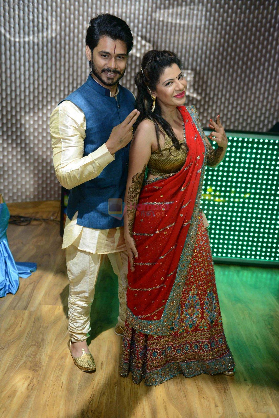 Sambhavna Seth with Avinash during the Wedding Mehandi Function at Sky Bar Rajori Garden in New Delhi on 13th July 2016