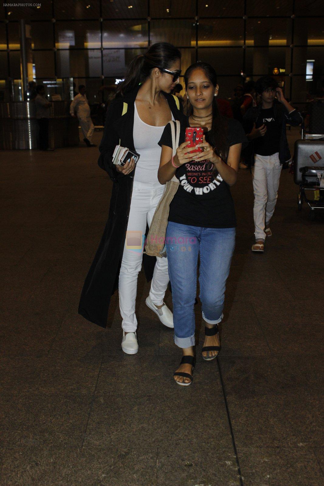 Malaika Arora Khan snapped at airport in Mumbai on 16th July 2016