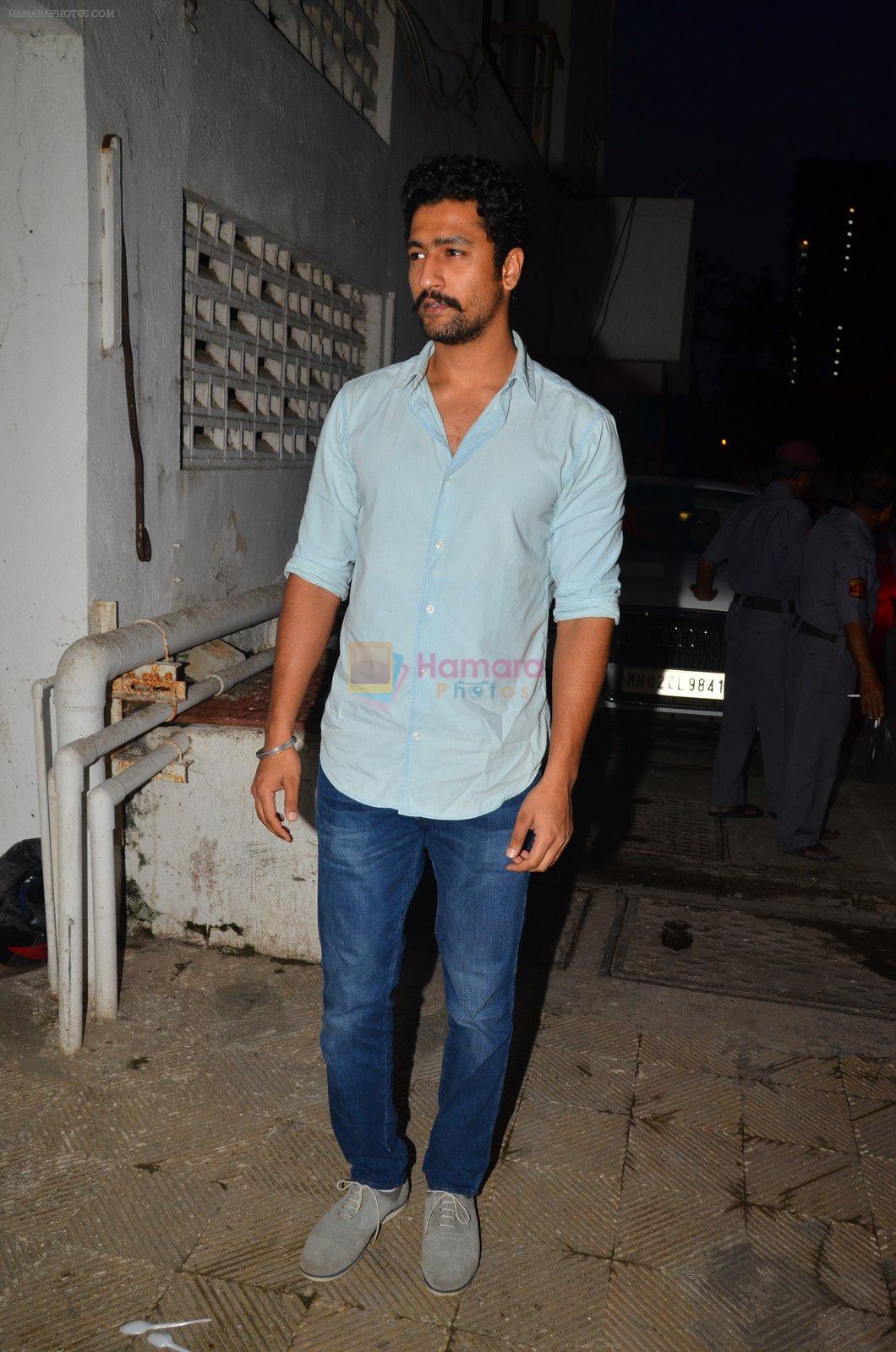 Vicky Kaushal at Satish Kaushik's play Mr and Mrs Murarilal premiere on 16th July 2016