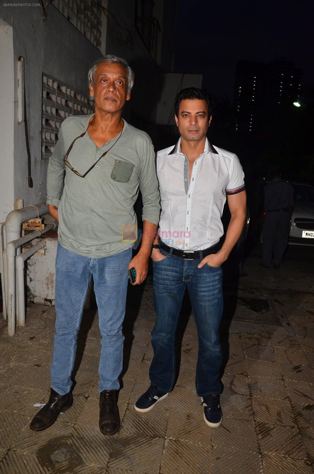 Sudhir Mishra at Satish Kaushik's play Mr and Mrs Murarilal premiere on 16th July 2016