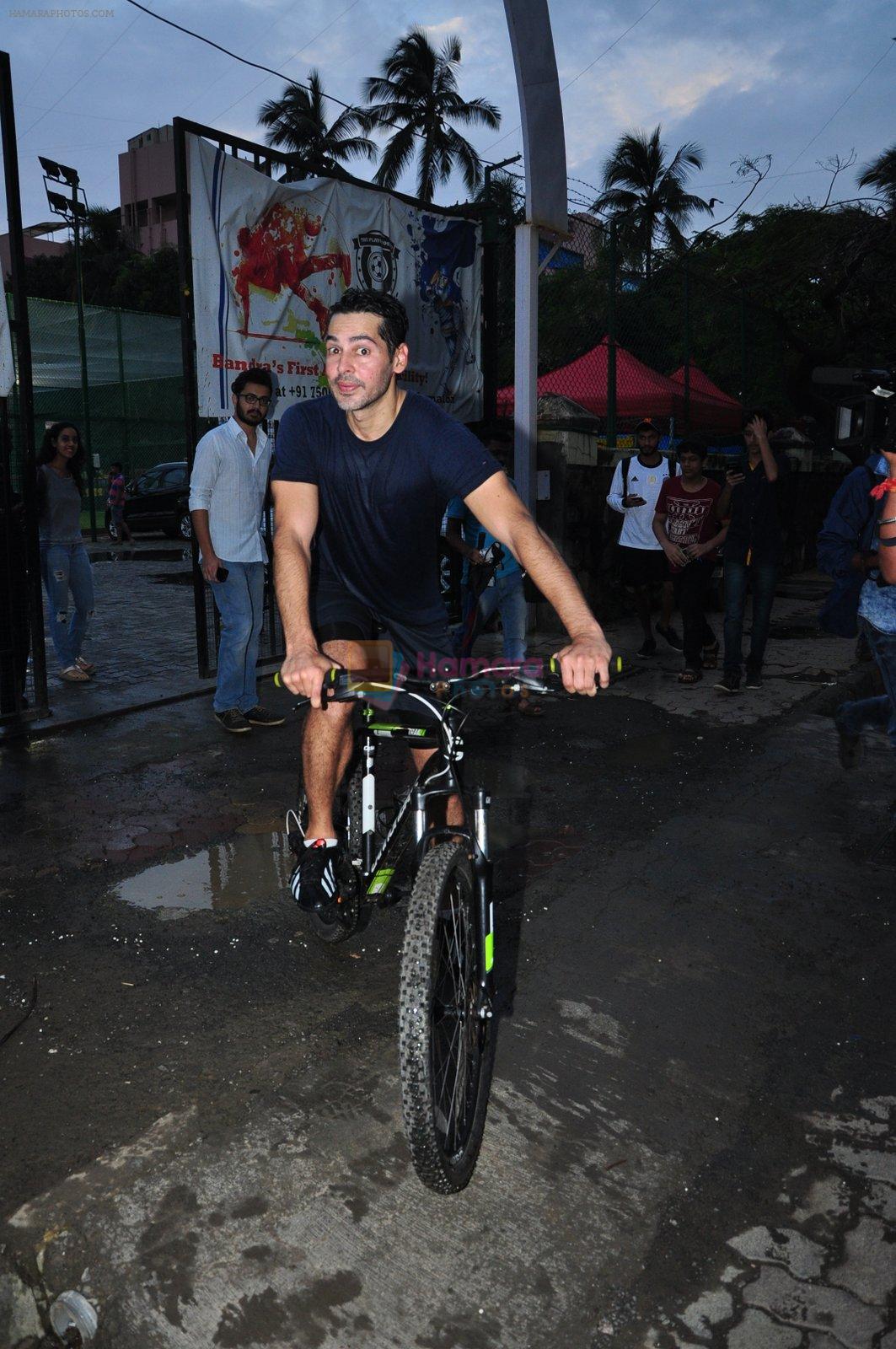 Dino Morea snapped at soccer match on 17th July 2016