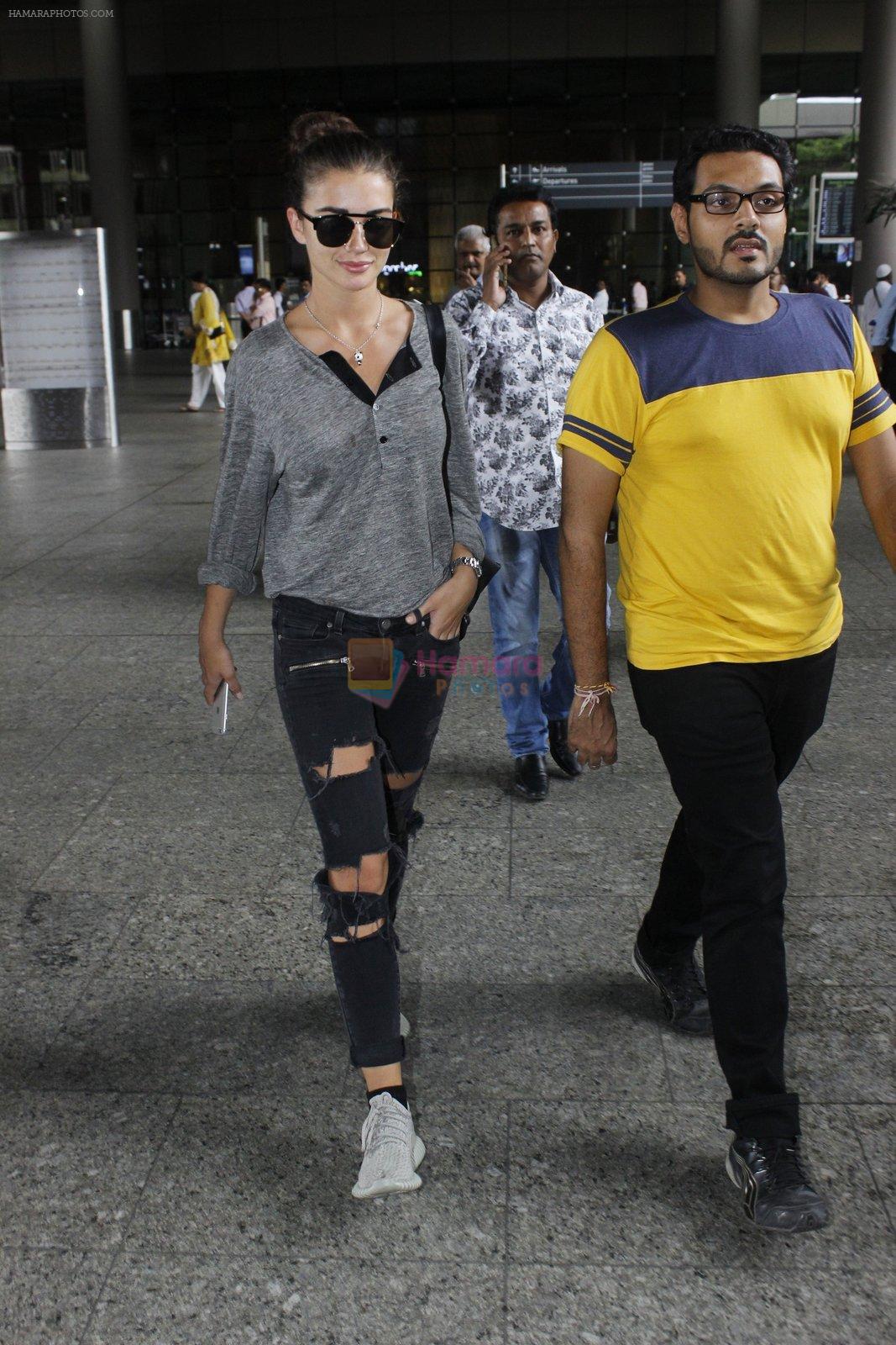 Amy Jackson snapped at airport on 18th July 2016