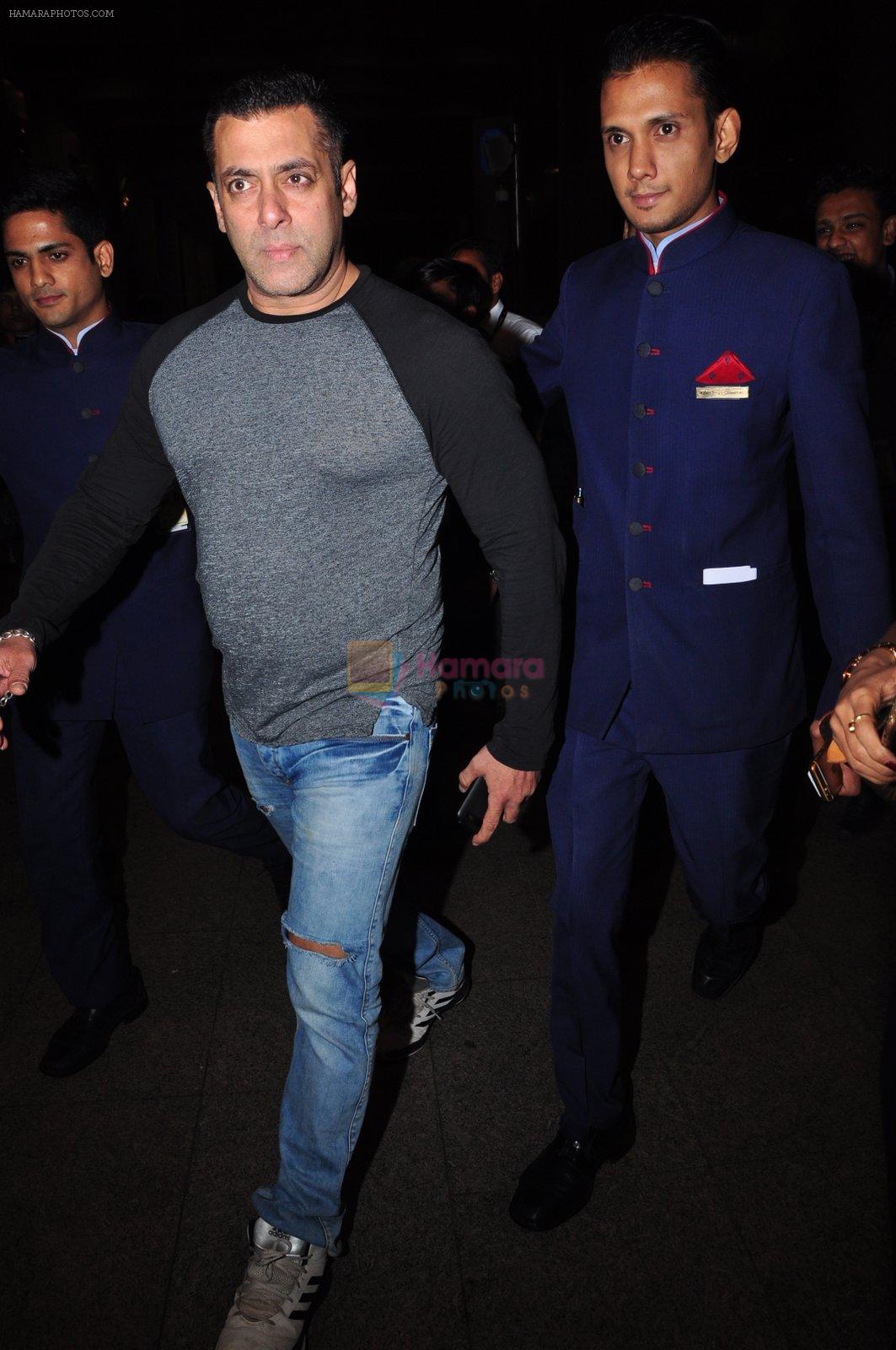 Salman Khan snapped at airport on 18th July 2016