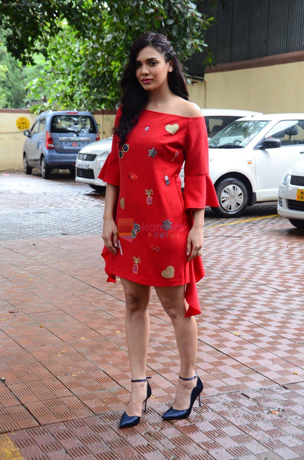 Sara Loren snapped in Mumbai on 19th July 2016