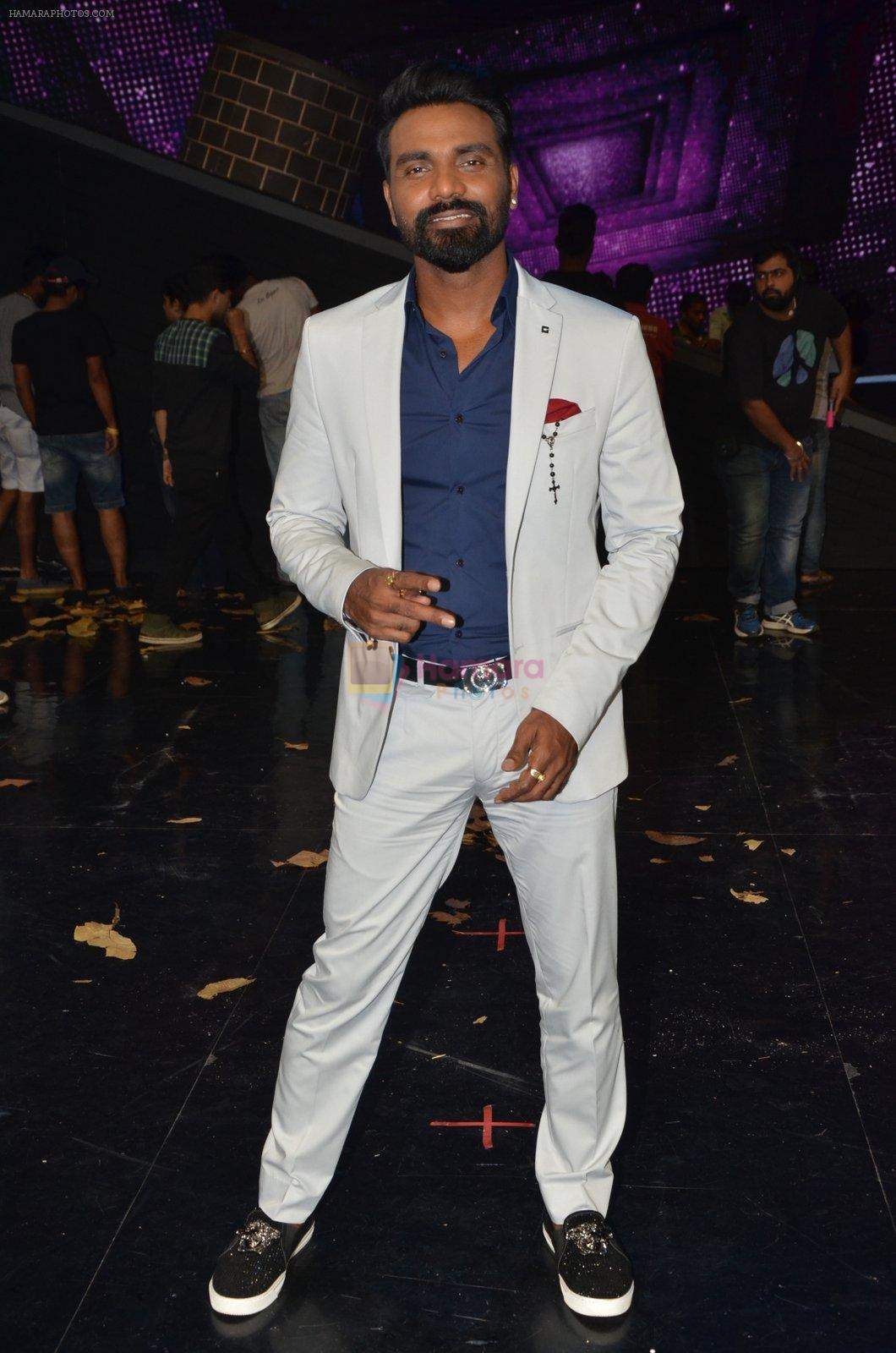 Remo D Souza at A Flying Jatt film promotions on the sets of Dance Plus Season 2 on 19th July 2016