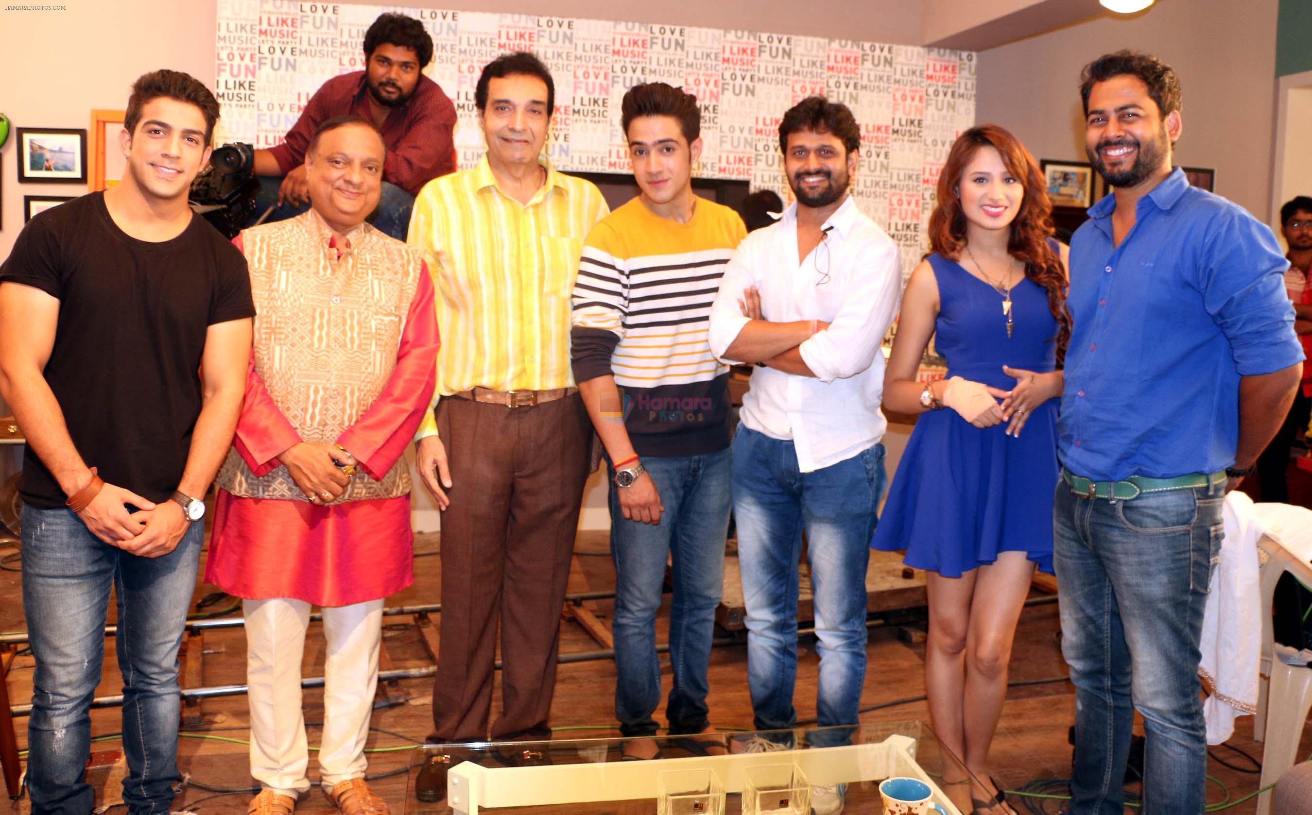 dheeraj kumar with cast of serial yaro ka tashan at the launch of new serial Yaro Ka Tashan on Sab TV on 19th July 2016
