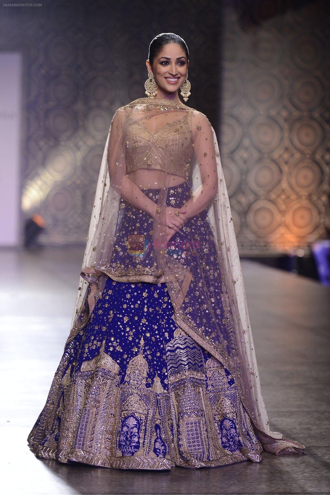 Yami Gautam walks the ramp for Rimple and Harpreet Narula at the FDCI India Couture Week 2016 on 22 July 2016