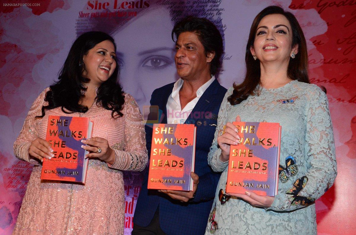 Shahrukh Khan, Nita Ambani at the launch of Gunjan Jain's Book She Walks She Leads on 21st July 2016