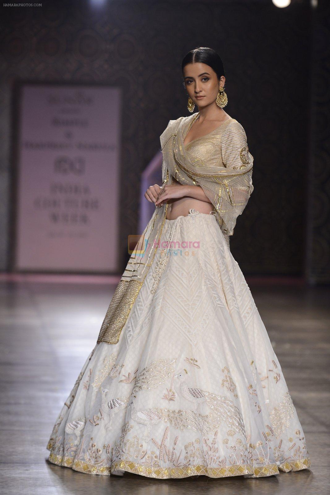 Model walks the ramp for Rimple and Harpreet Narula at the FDCI India Couture Week 2016 on 22 July 2016