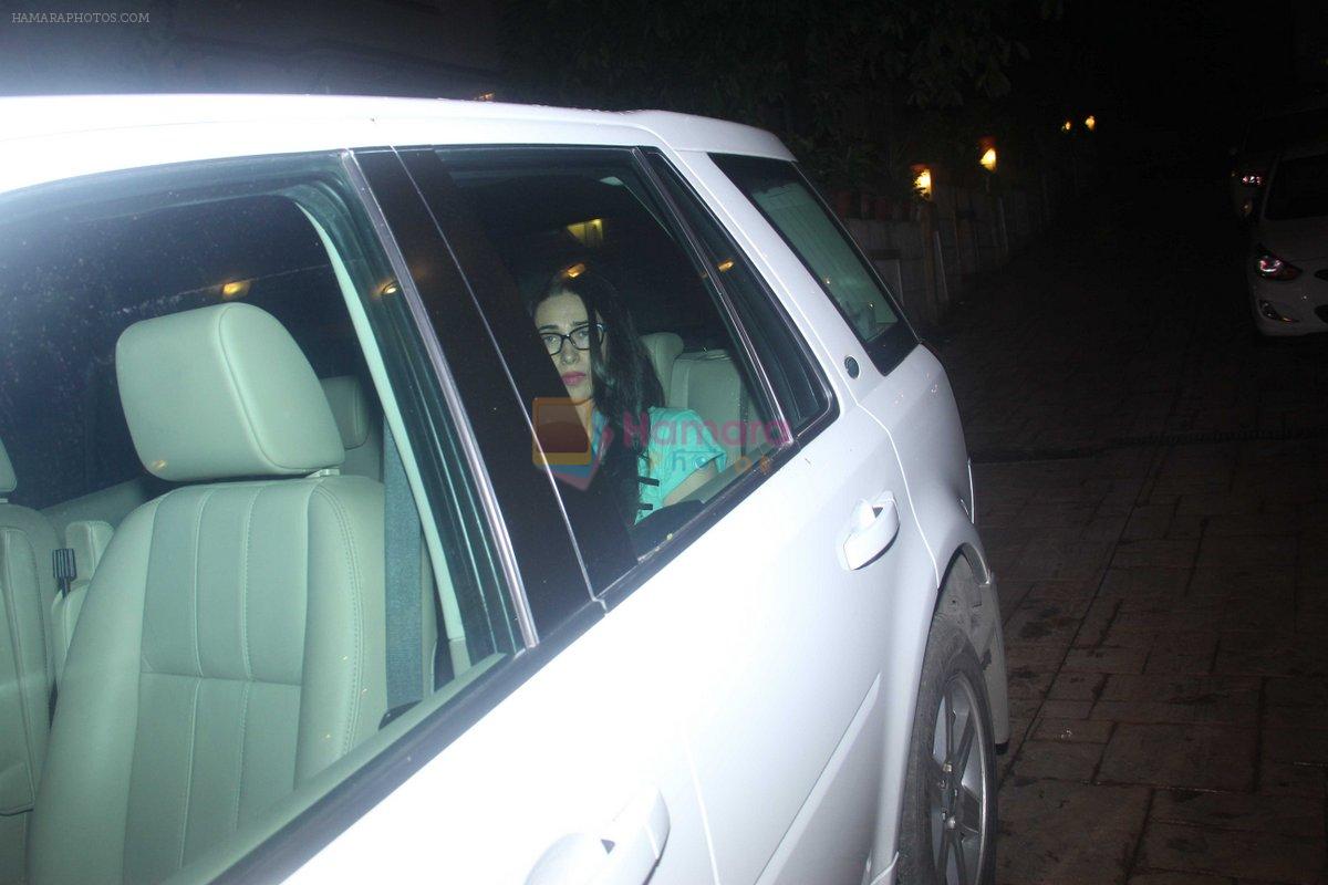 Karisma Kapoor snapped outside Kareena's house on 21st July 2016