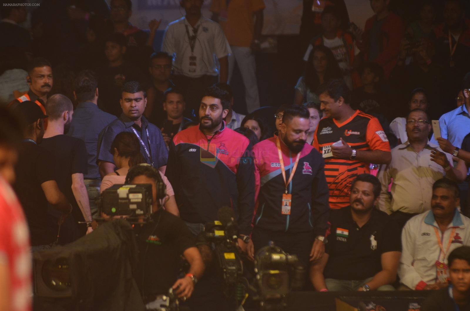 Abhishek Bachchan at Pro Kabaddi Match in Mumbai on 21st July 2016