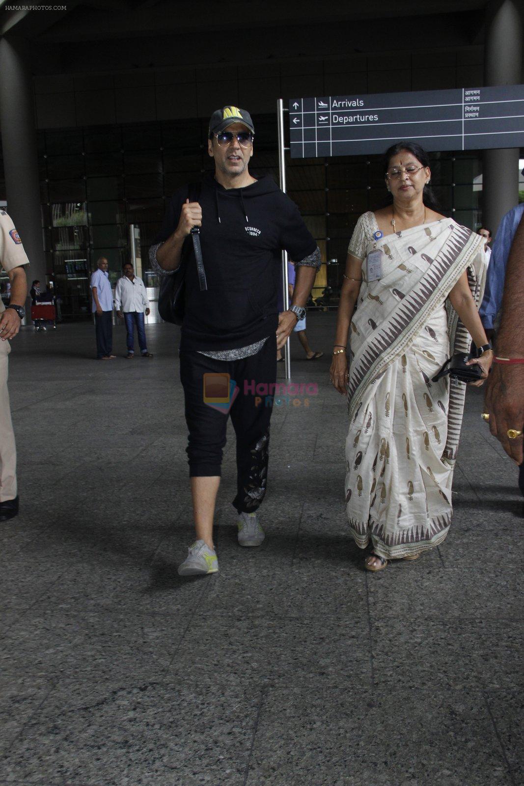 Akshay Kumar snapped at airport on 25th July 2016