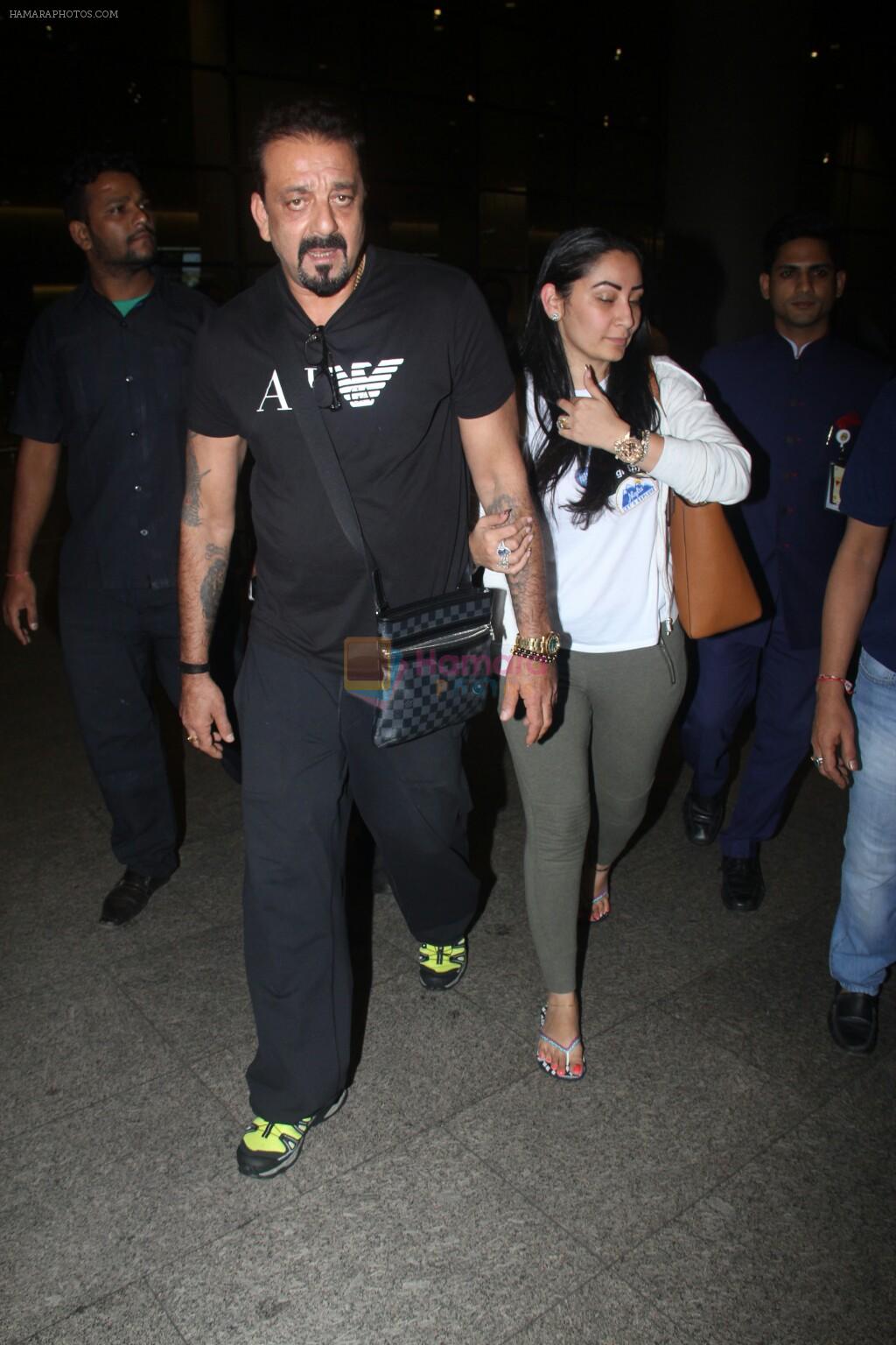 Sanjay Dutt, Manyata Dutt snapped at the airport on 27th July 2016