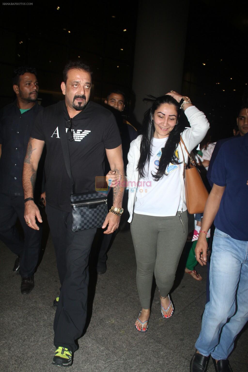 Sanjay Dutt, Manyata Dutt snapped at the airport on 27th July 2016