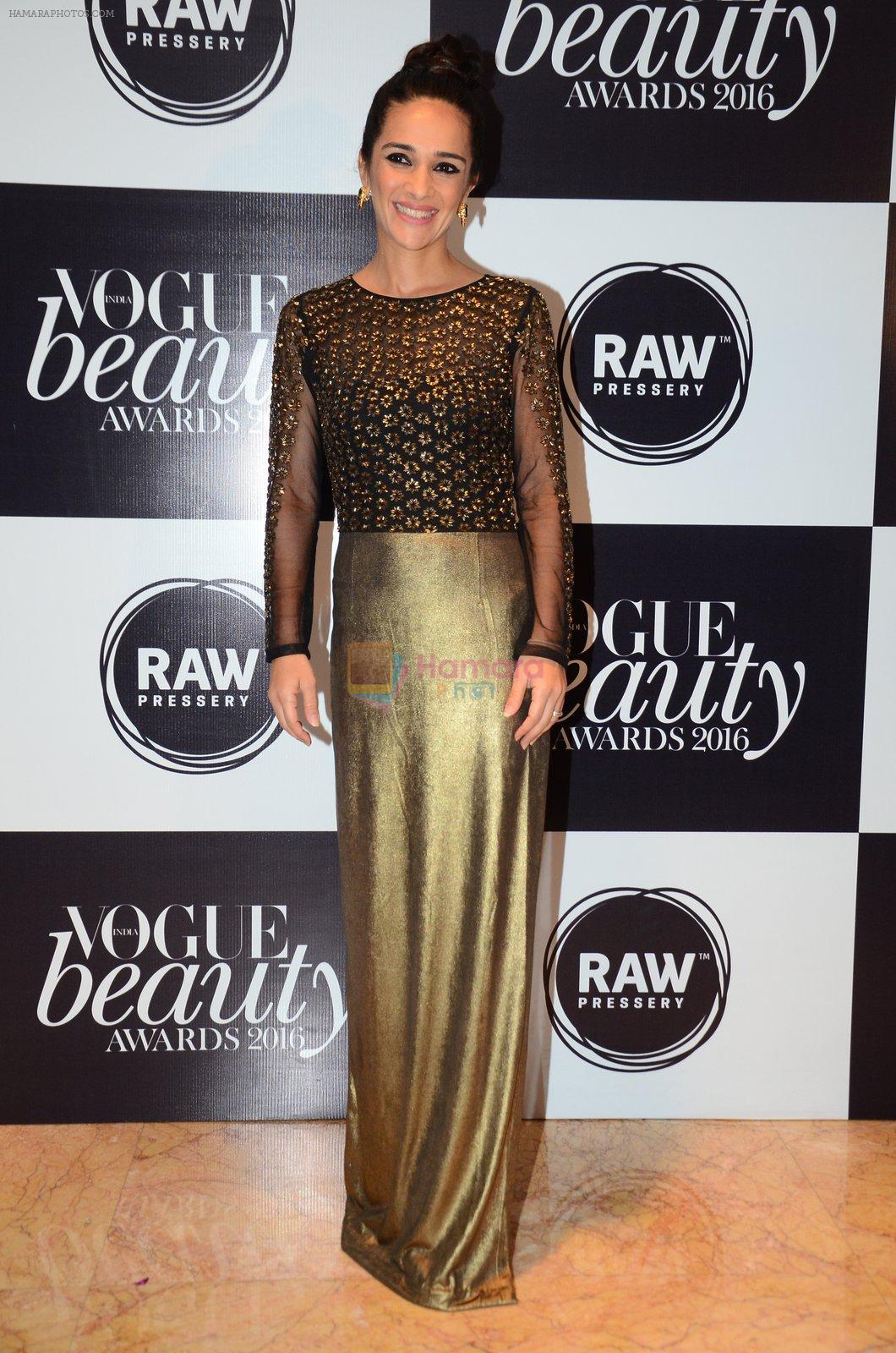 Tara Sharma at Vogue Beauty Awards 2016 on 27th July 2016