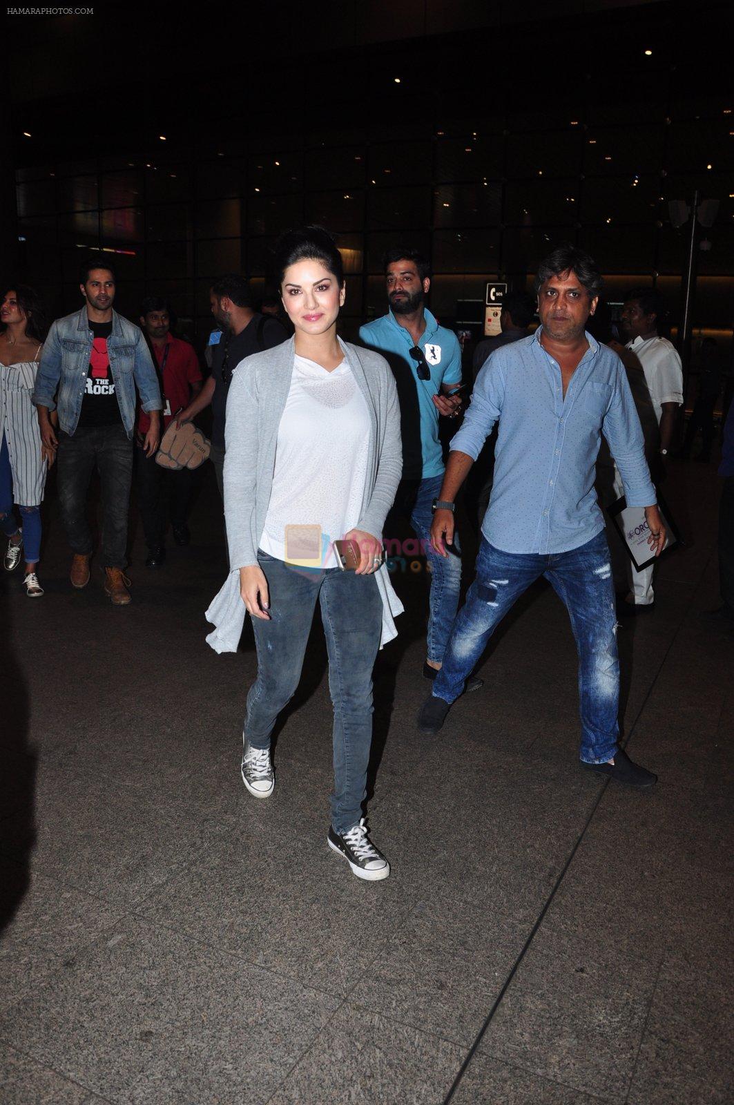 Sunny Leone snapped at airport on 27th July 2016