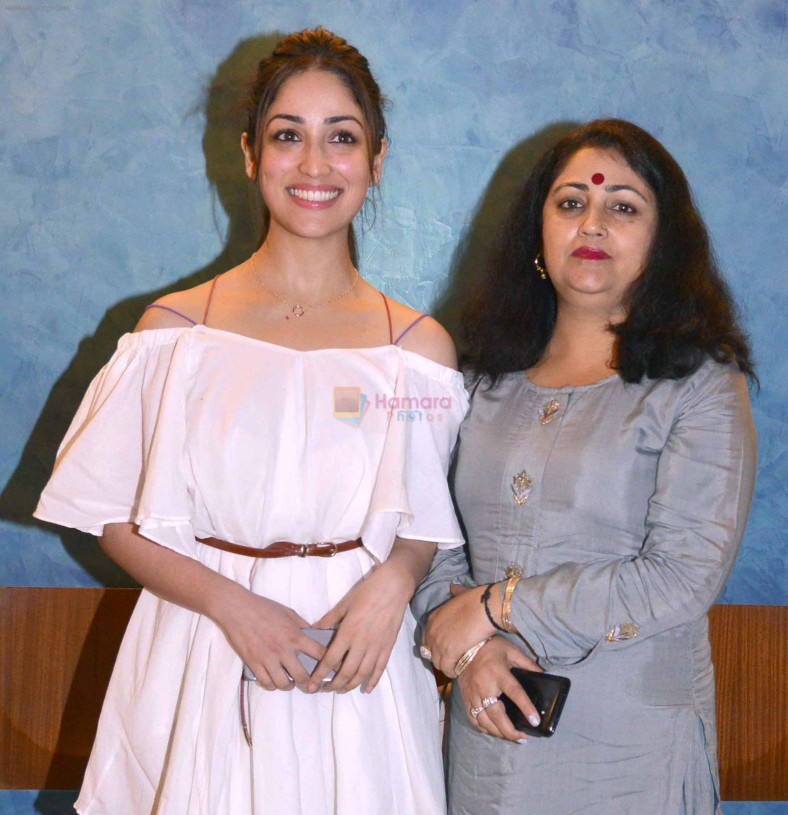Yami gautam with mother at Dishoom screening in yashraj, Mumbai on 28th July 2016