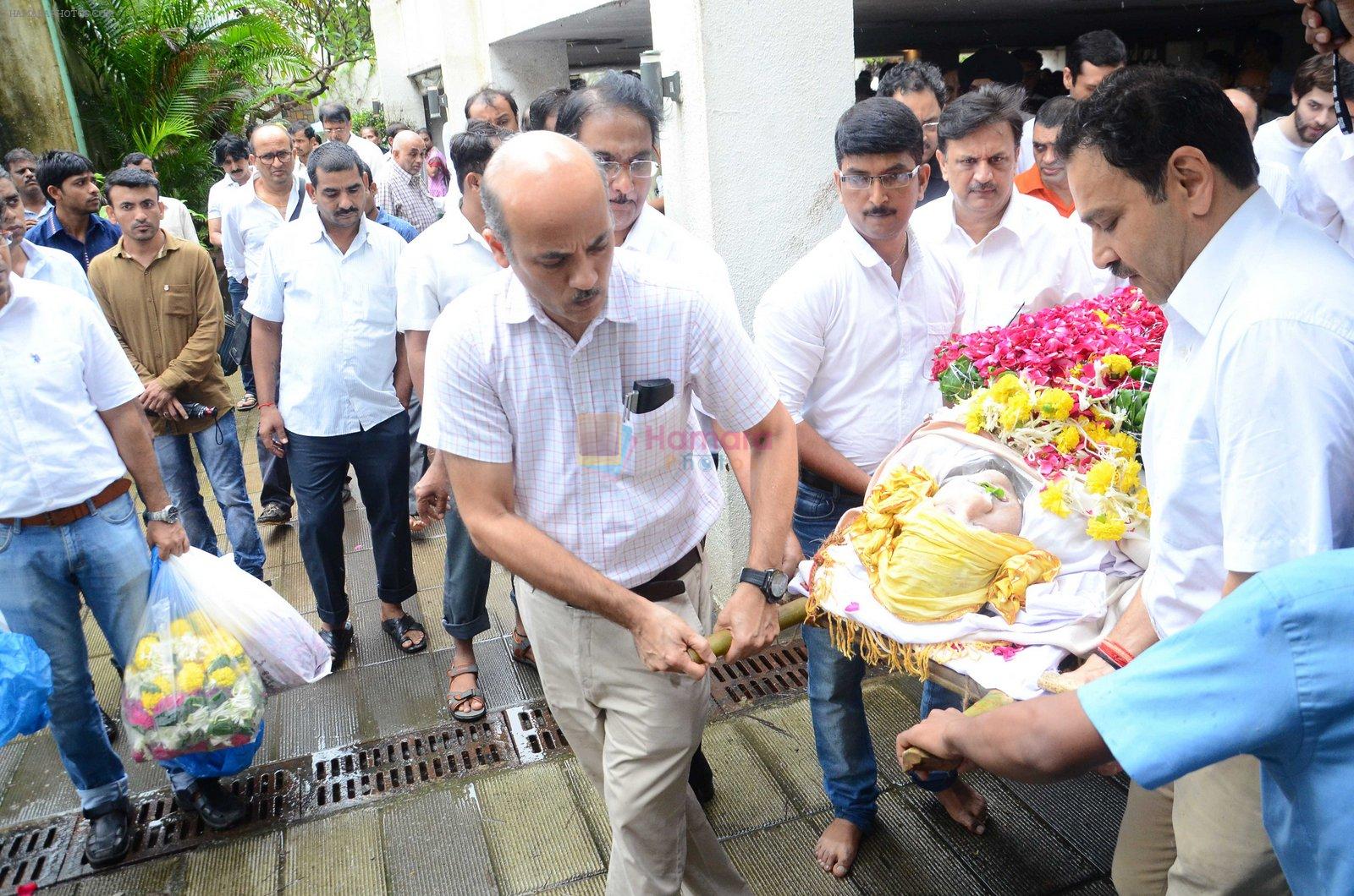Sooraj Barjatya at Rajjat Barjatya funeral on 30th July 2016