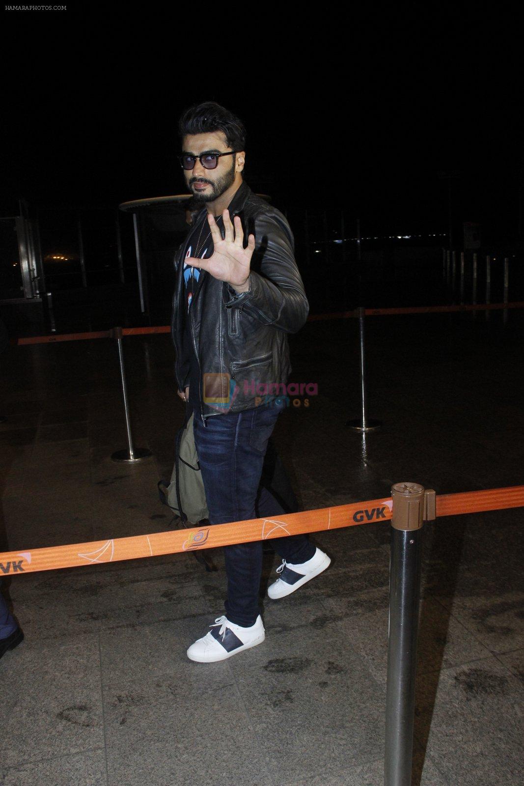 Arjun Kapoor snapped at the airport on 1st Aug 2016
