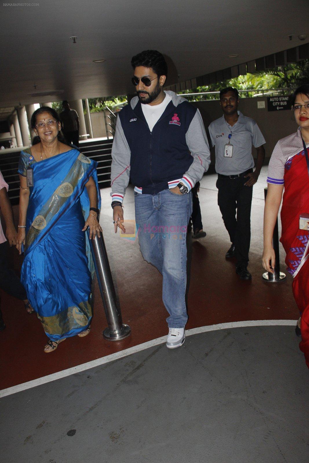 Abhishek Bachchan snapped at airport on 1st Aug 2016