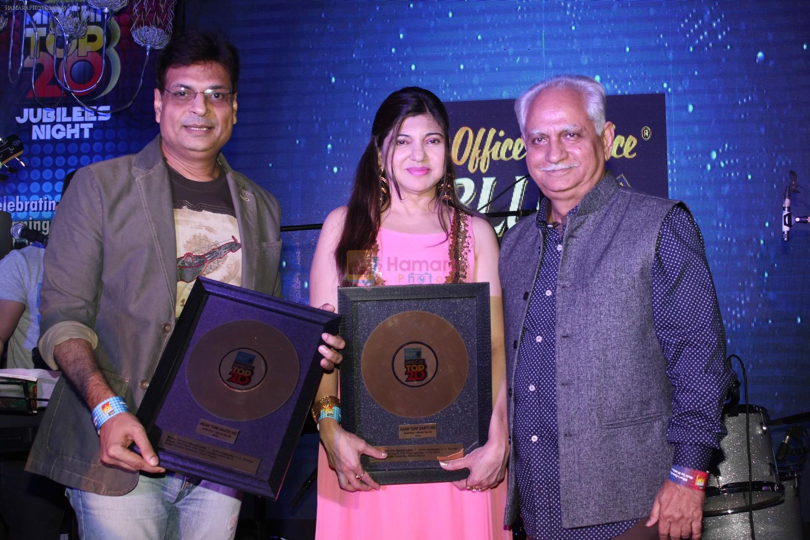 Alka Yagnik, Ramesh Sippy at the Officer's Choice Blue Mirchi Top 20 charts of 2016 on 1st Aug 2016