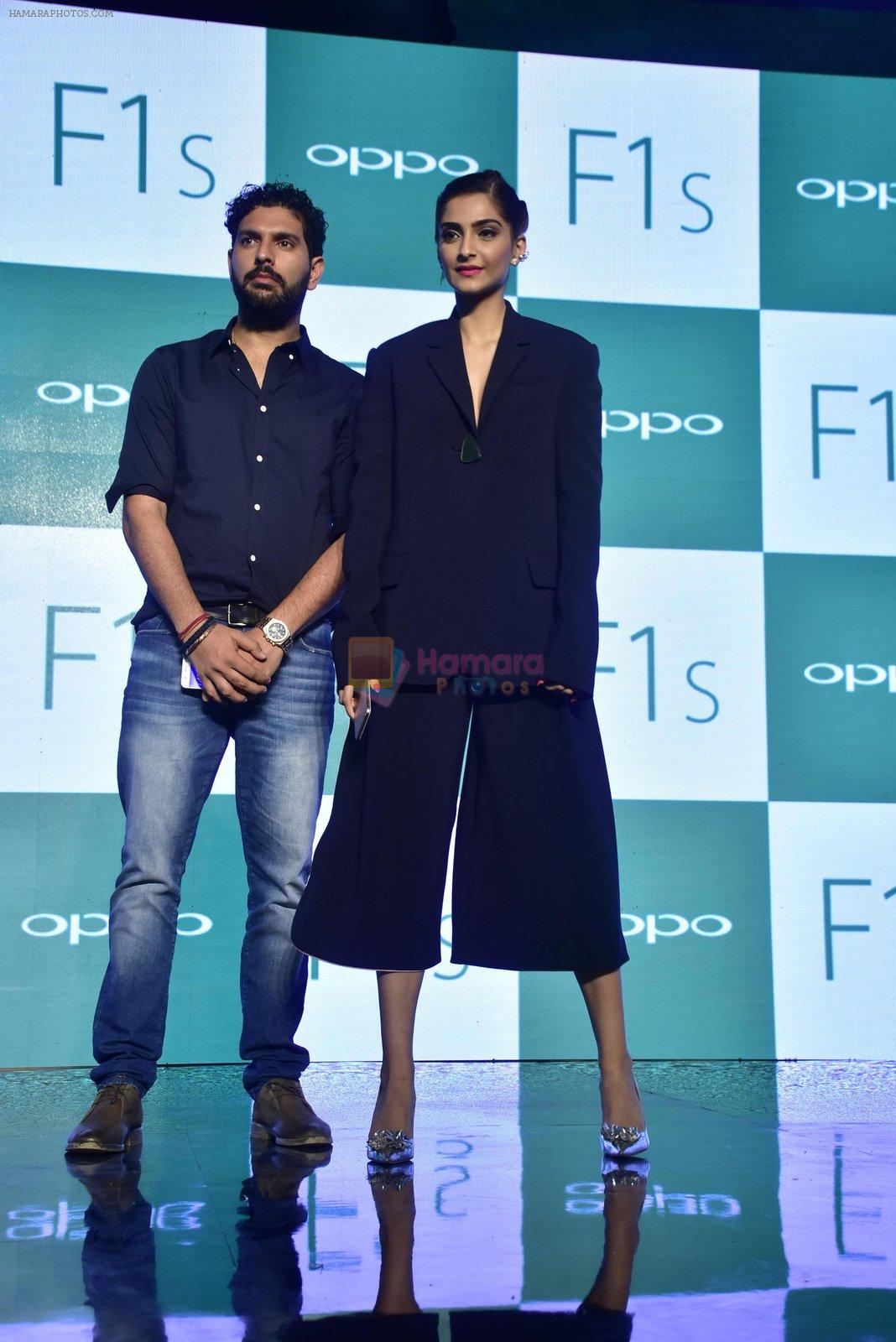 Sonam Kapoor, Yuvraj Singh at Oppo F1s mobile launch in Mumbai on 3rd Aug 2016