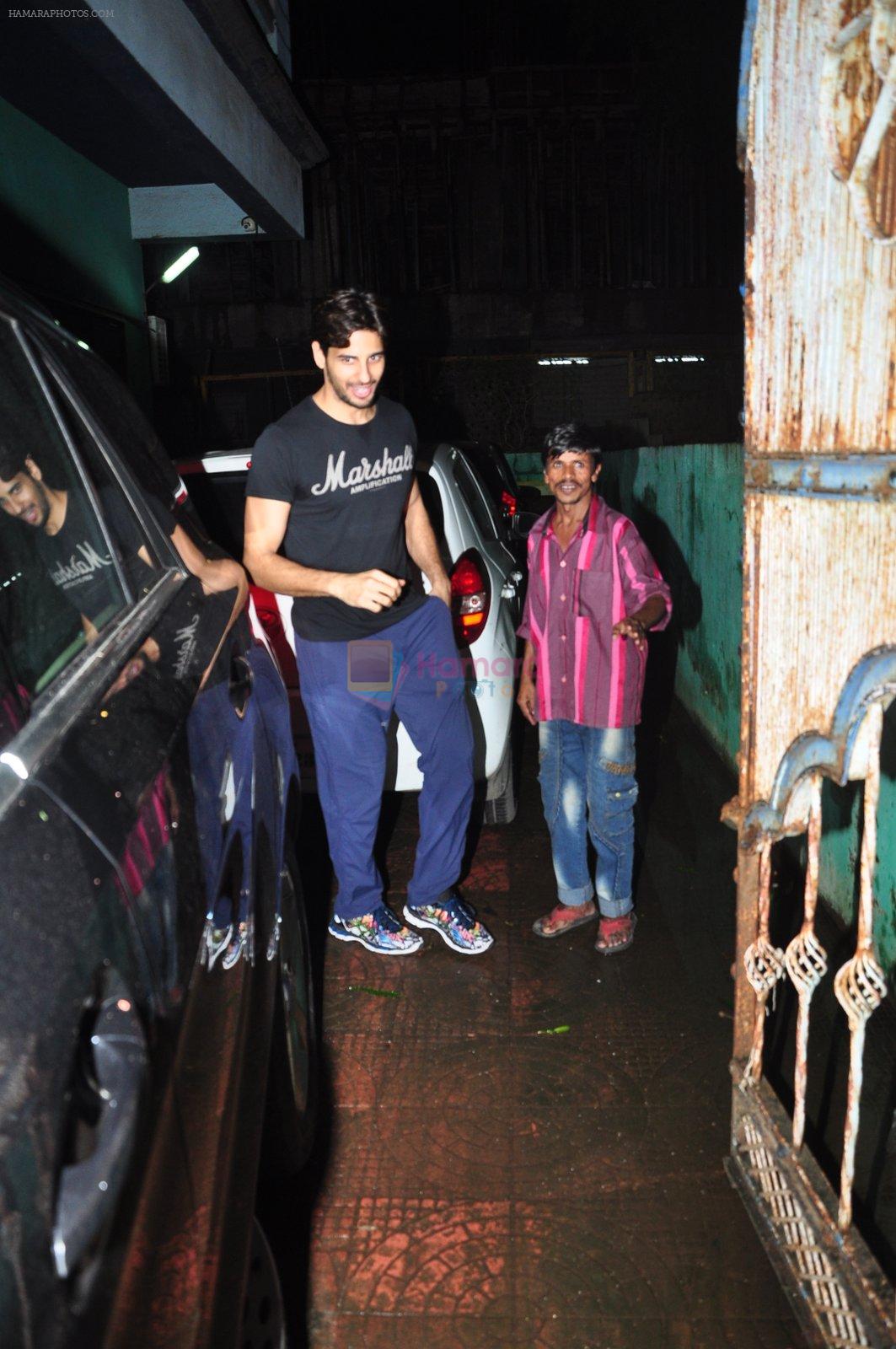 Sidharth Malhotra with Dream Team cast snapped post rehearsals on 3rd Aug 2016